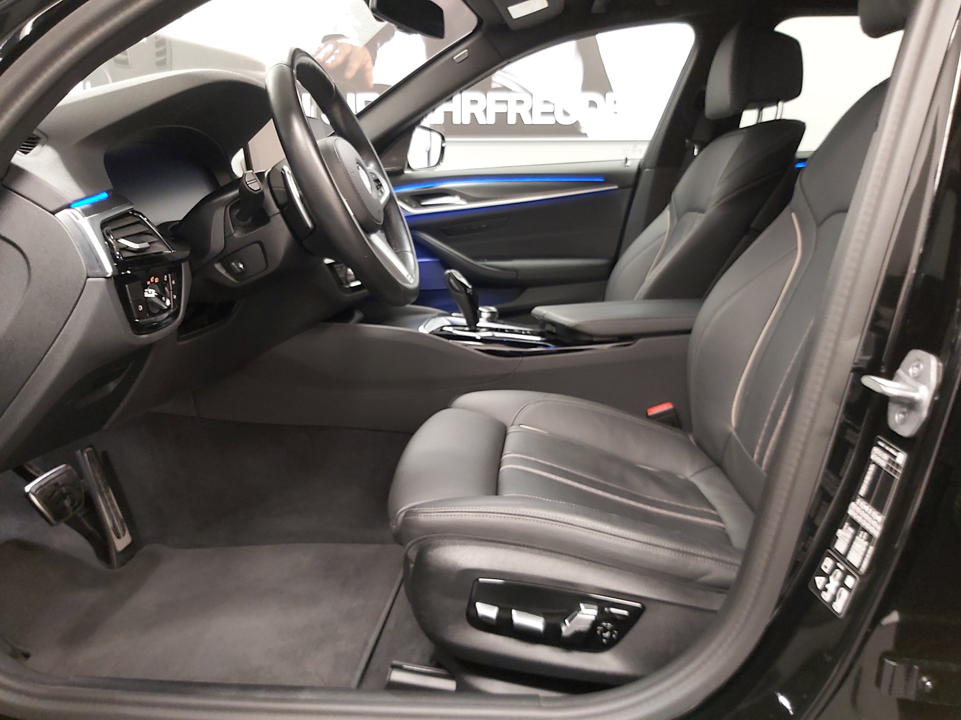 BMW 520d xDr 48VTour Pure M S-image-8