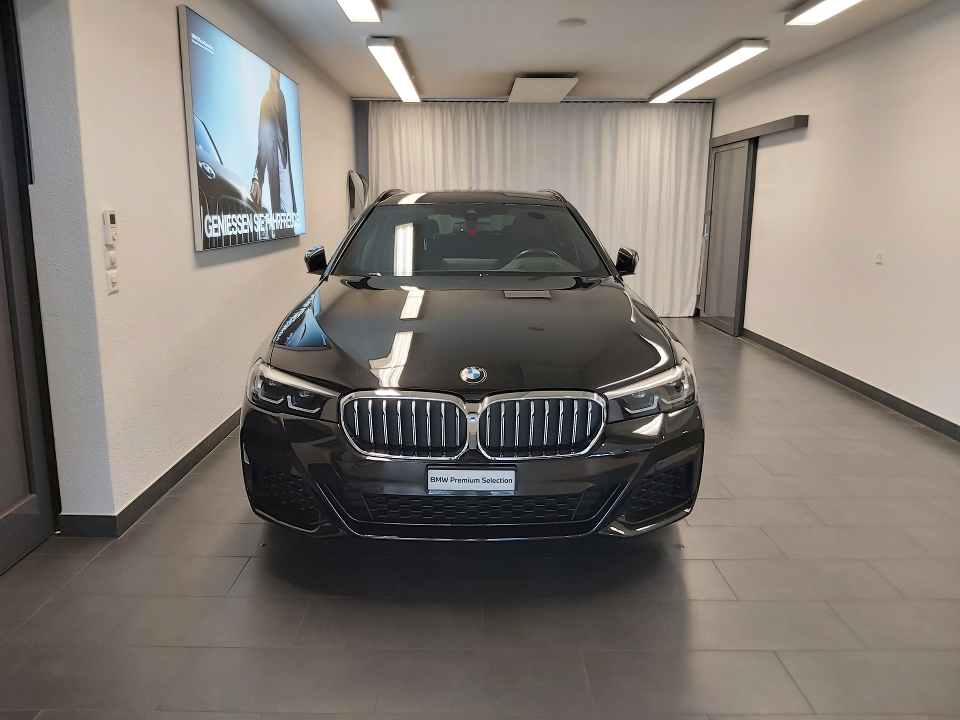 BMW 520d xDr 48VTour Pure M S-showroom-element-1