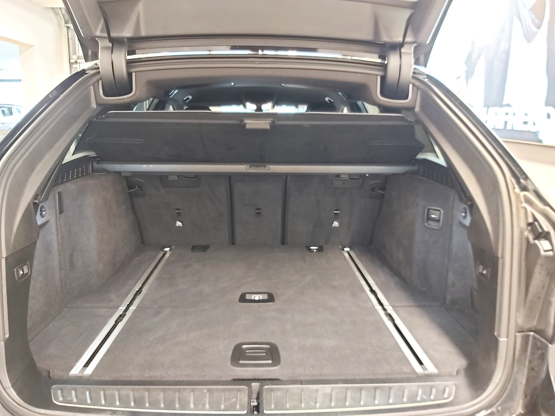BMW 520d xDr 48VTour Pure M S-image-6