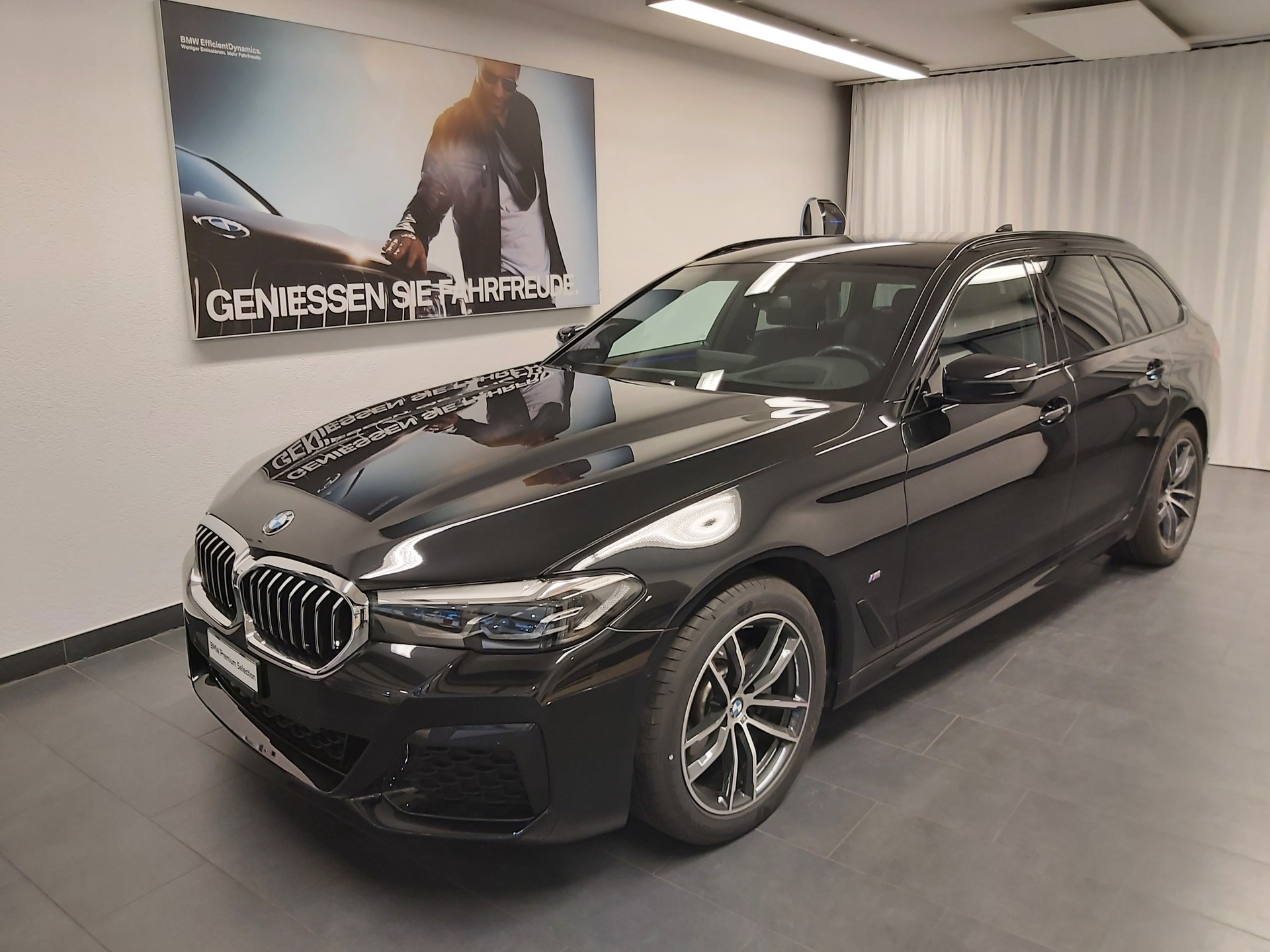 BMW 520d xDr 48VTour Pure M S