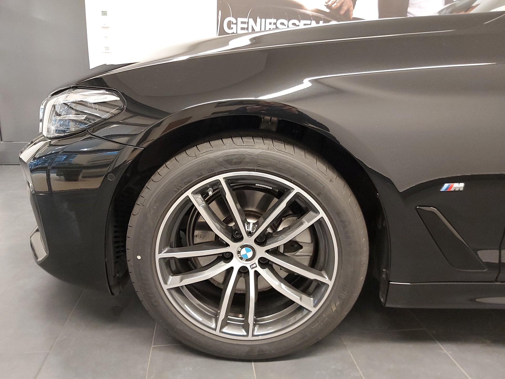 BMW 520d xDr 48VTour Pure M S-showroom-element-2