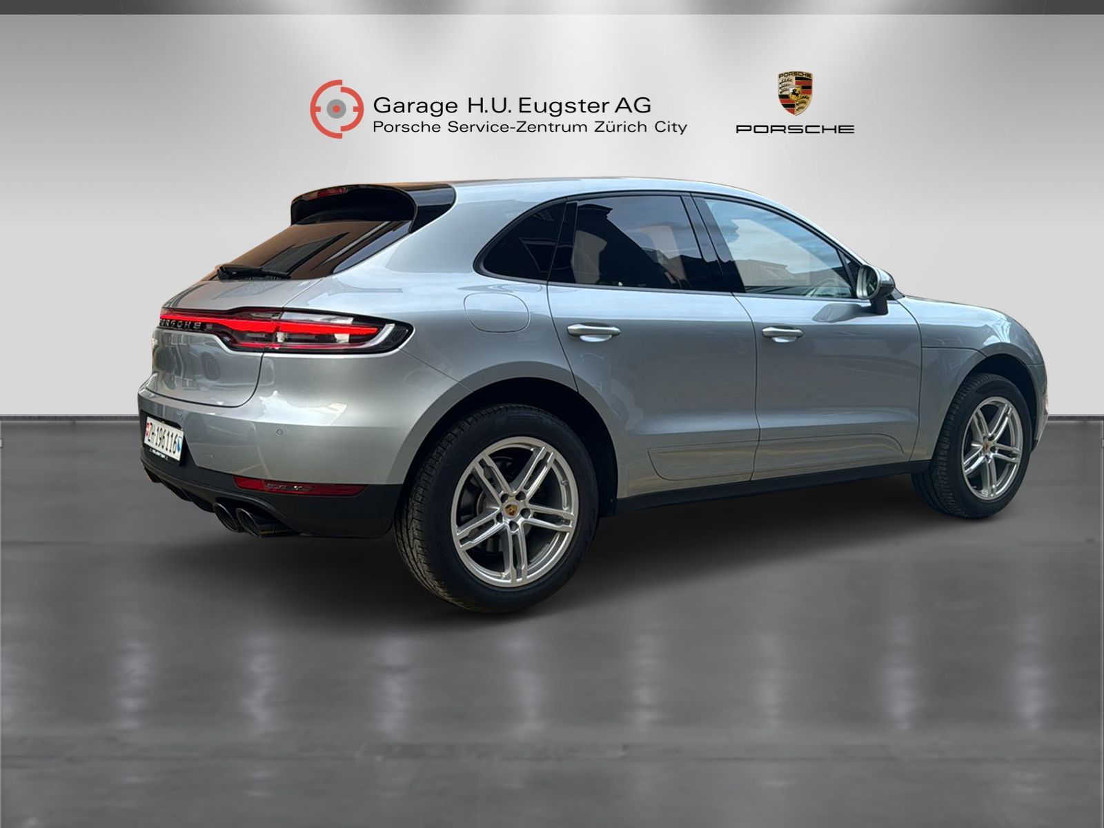 PORSCHE Macan PDK-showroom-element-3