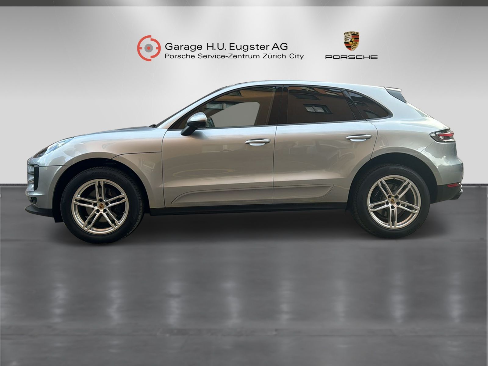 PORSCHE Macan PDK-showroom-element-1