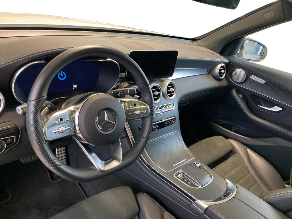 MERCEDES-BENZ GLC 300 e AMG Line 4MATIC-image-12