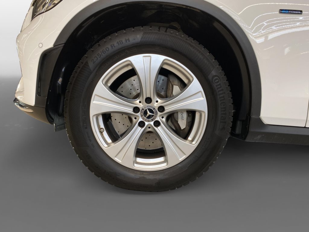 MERCEDES-BENZ GLC 300 e AMG Line 4MATIC-image-5