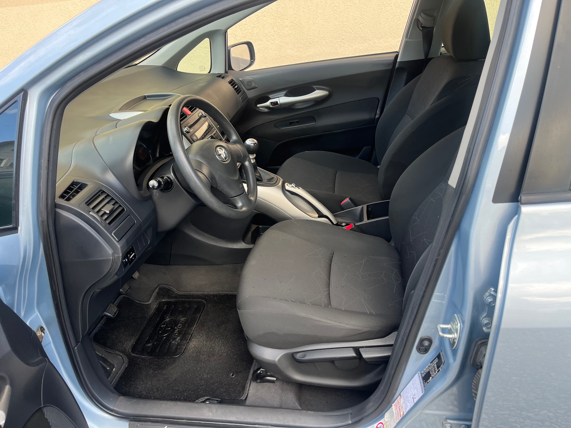 TOYOTA Auris 1.33 Linea Luna-image-4