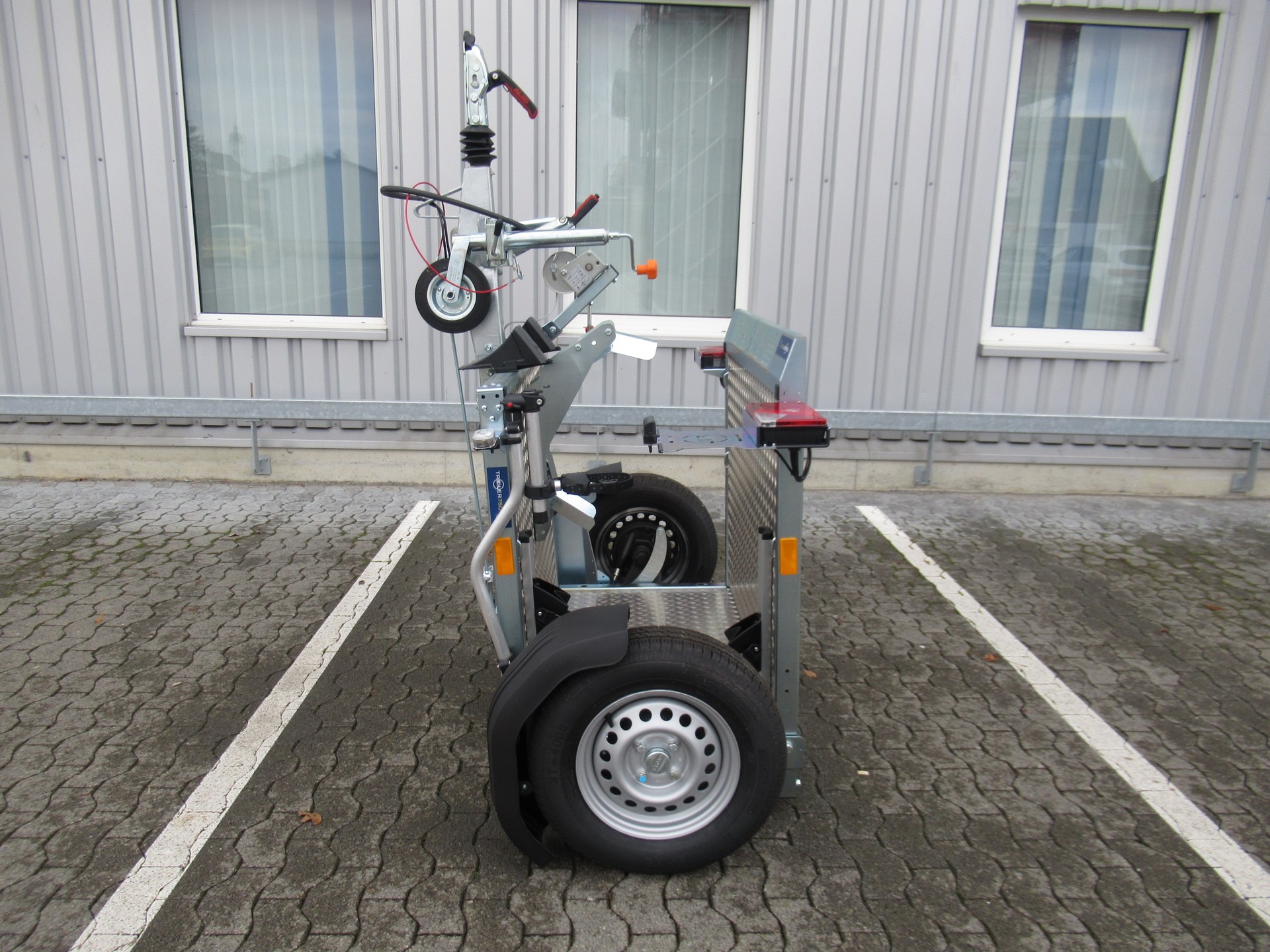 TREILER 750