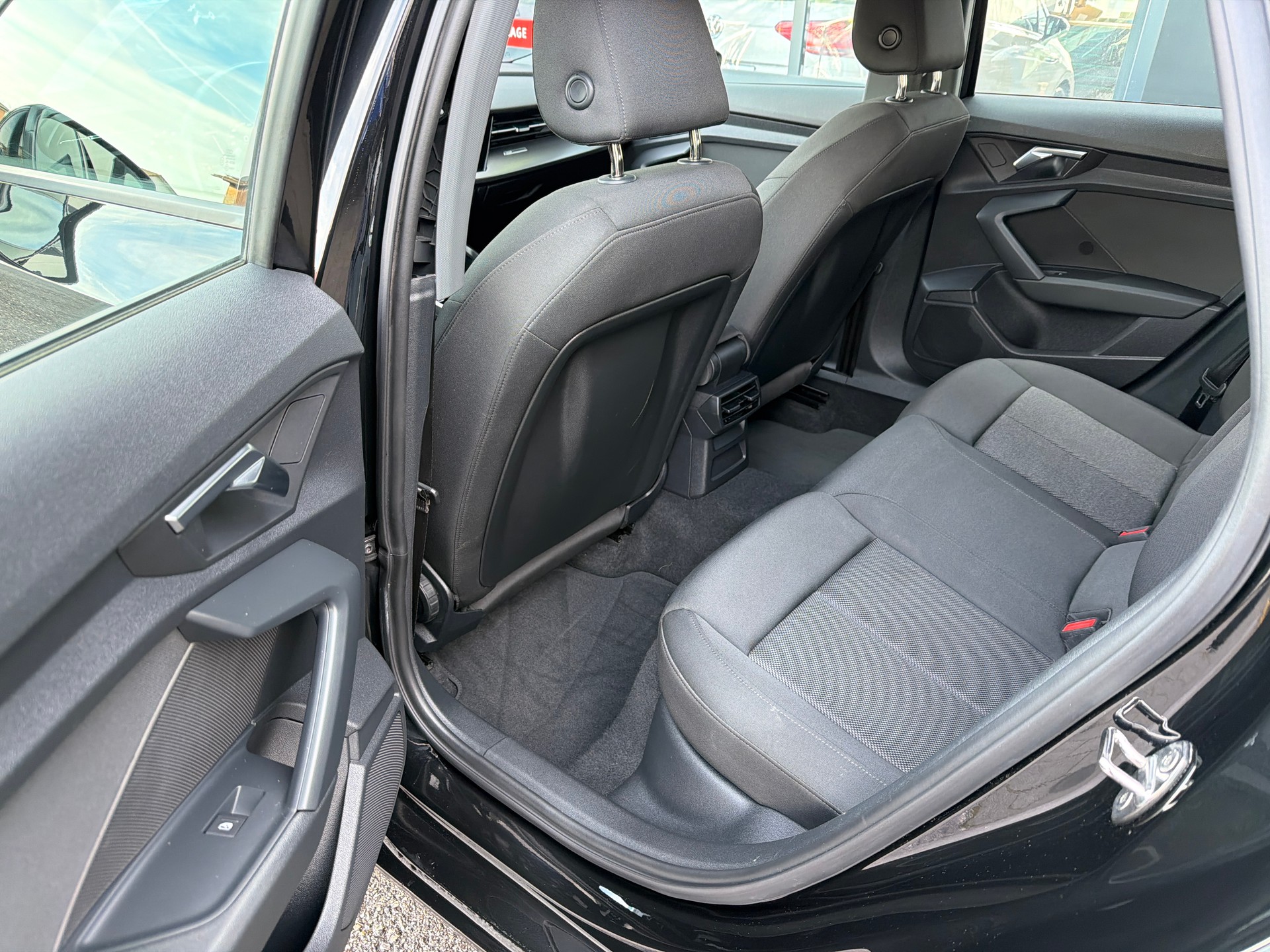 AUDI A3 Sportback 30 TFSI S line S-tronic-image-6