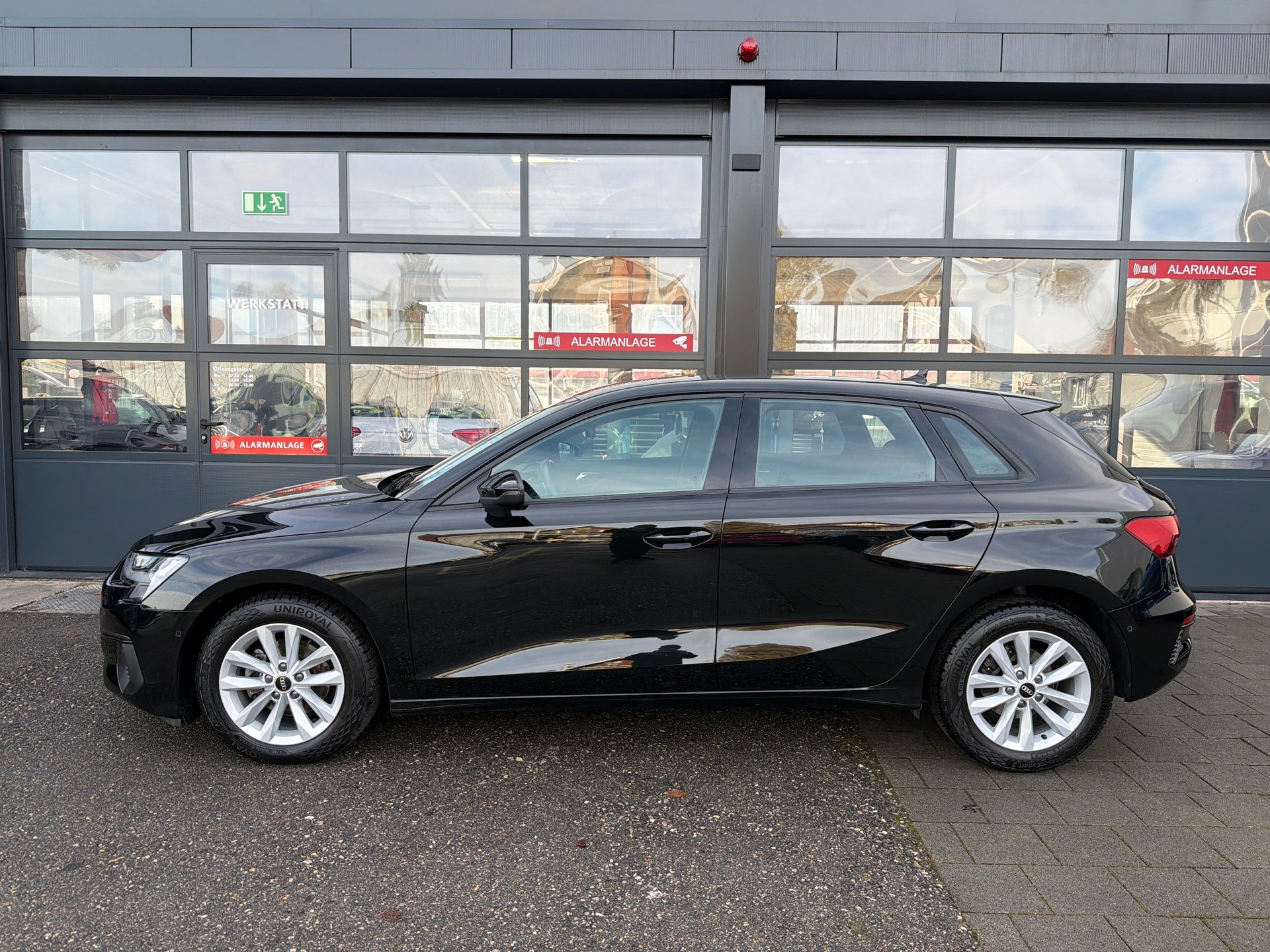 AUDI A3 Sportback 30 TFSI S line S-tronic-showroom-element-2