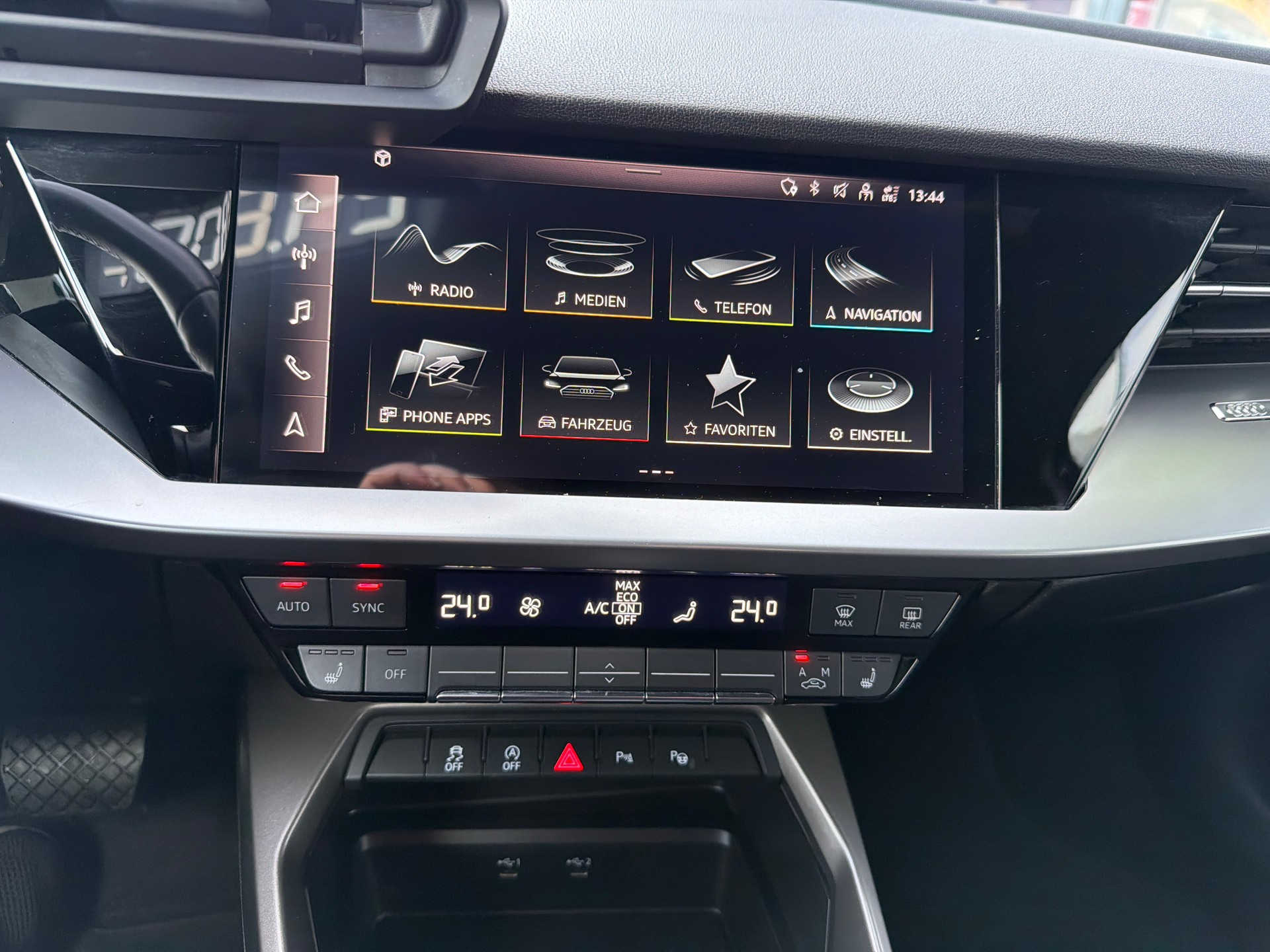 AUDI A3 Sportback 30 TFSI S line S-tronic-image-12