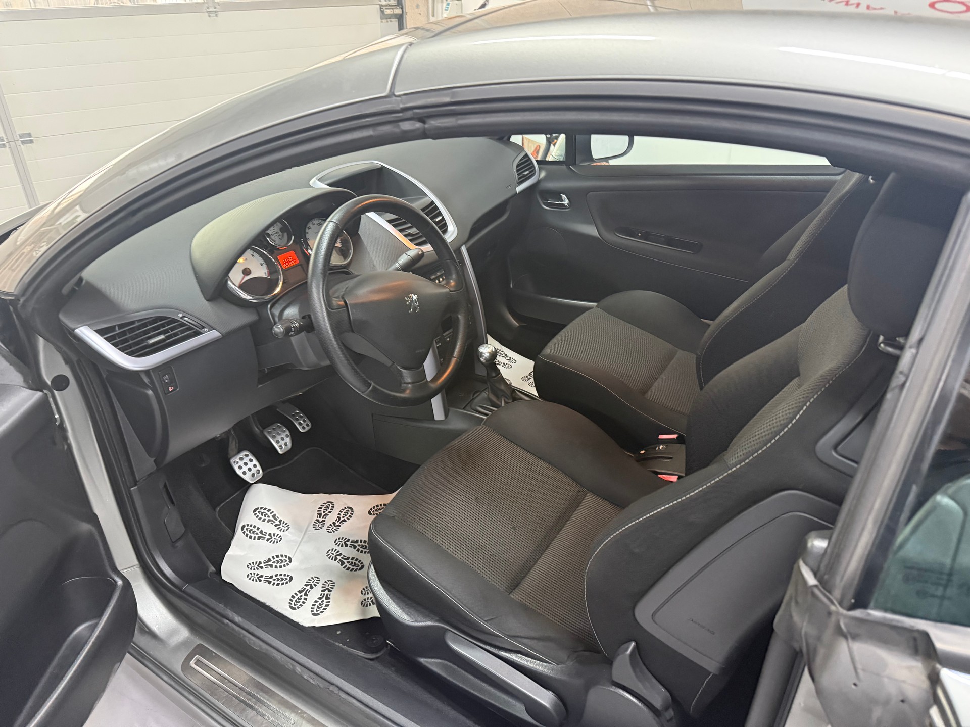 PEUGEOT 207 CC 1.6 16V Turbo Sport-image-6