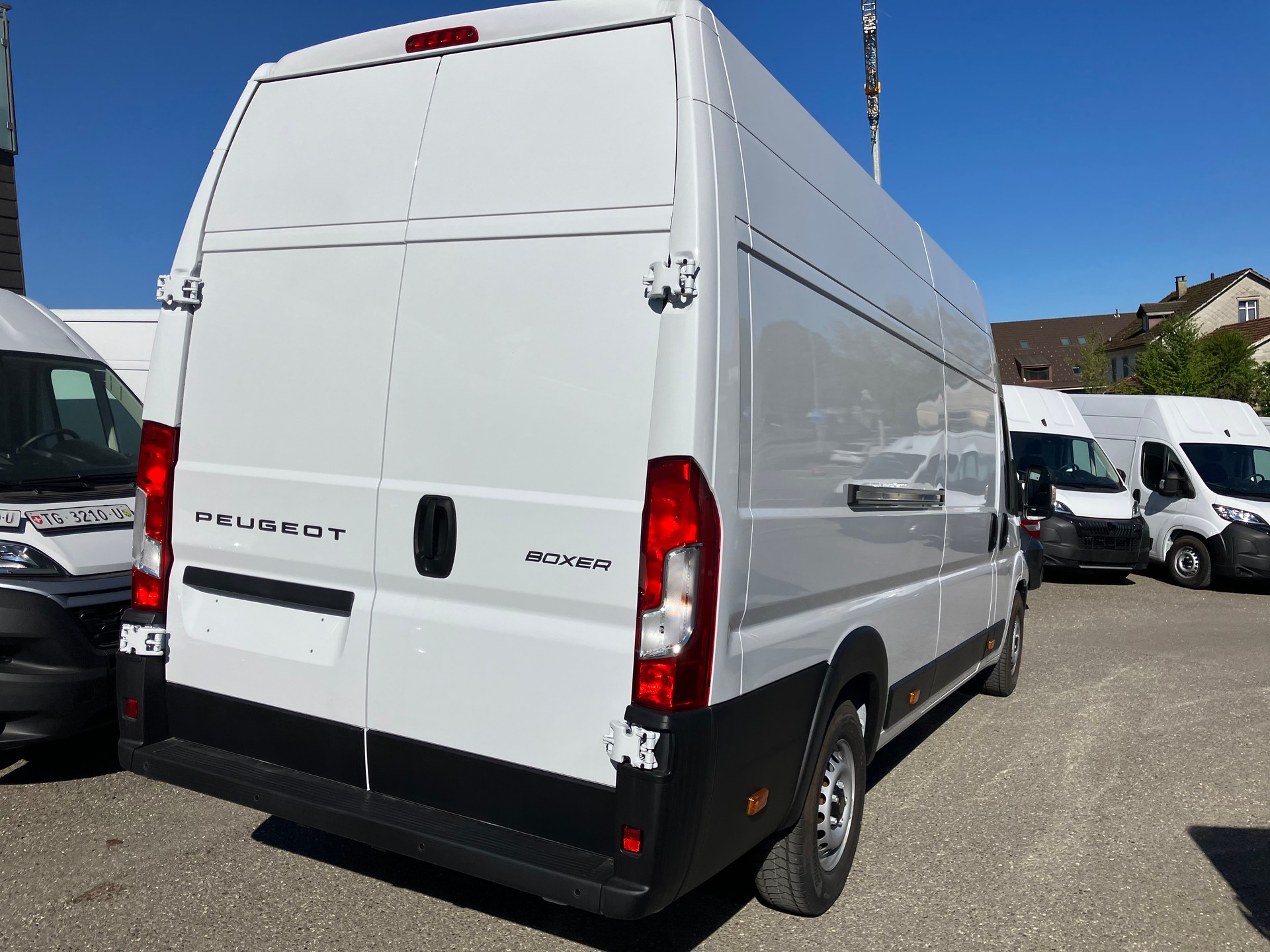 PEUGEOT Boxer 2.2 HDI 435 L4H3-image-2