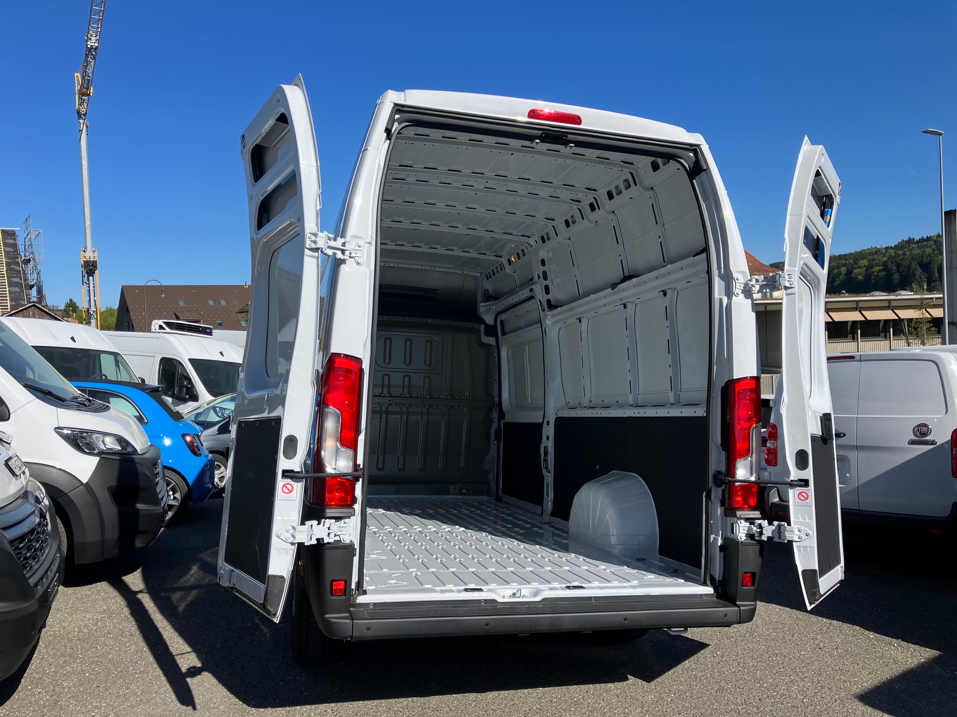 PEUGEOT Boxer 2.2 HDI 435 L4H3-image-3