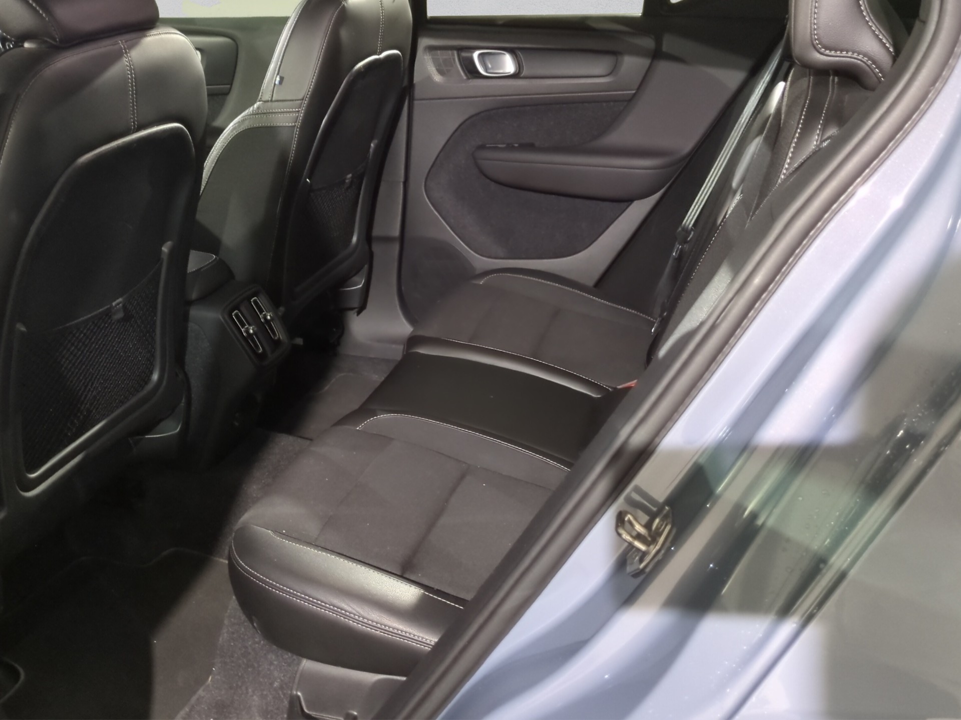 VOLVO XC40 T4 Momentum Geartronic-image-14