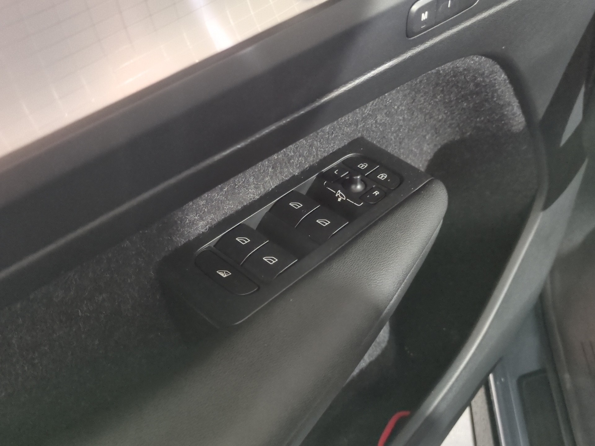 VOLVO XC40 T4 Momentum Geartronic-image-18