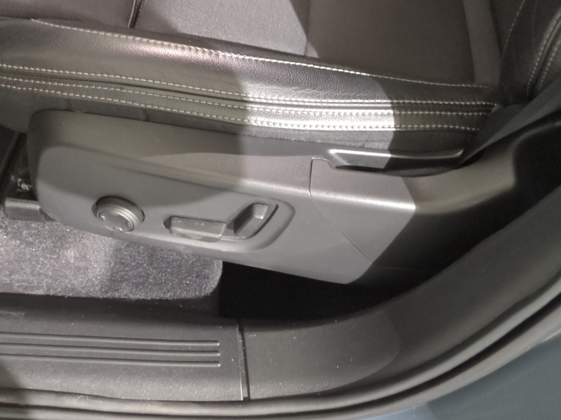 VOLVO XC40 T4 Momentum Geartronic-image-19