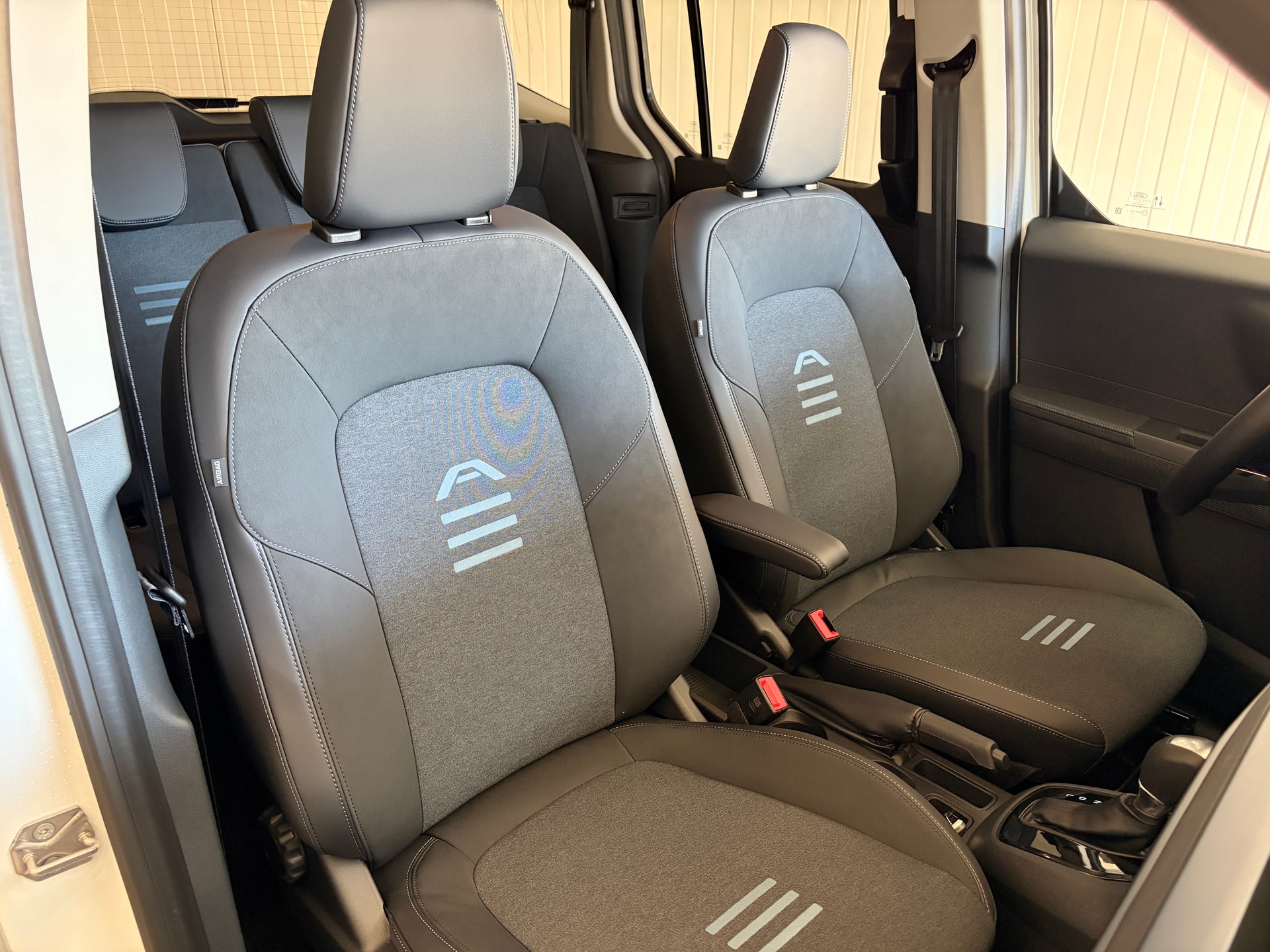 FORD Tourneo Courier 1.0 EcoBoost Active Automat-showroom-element-3