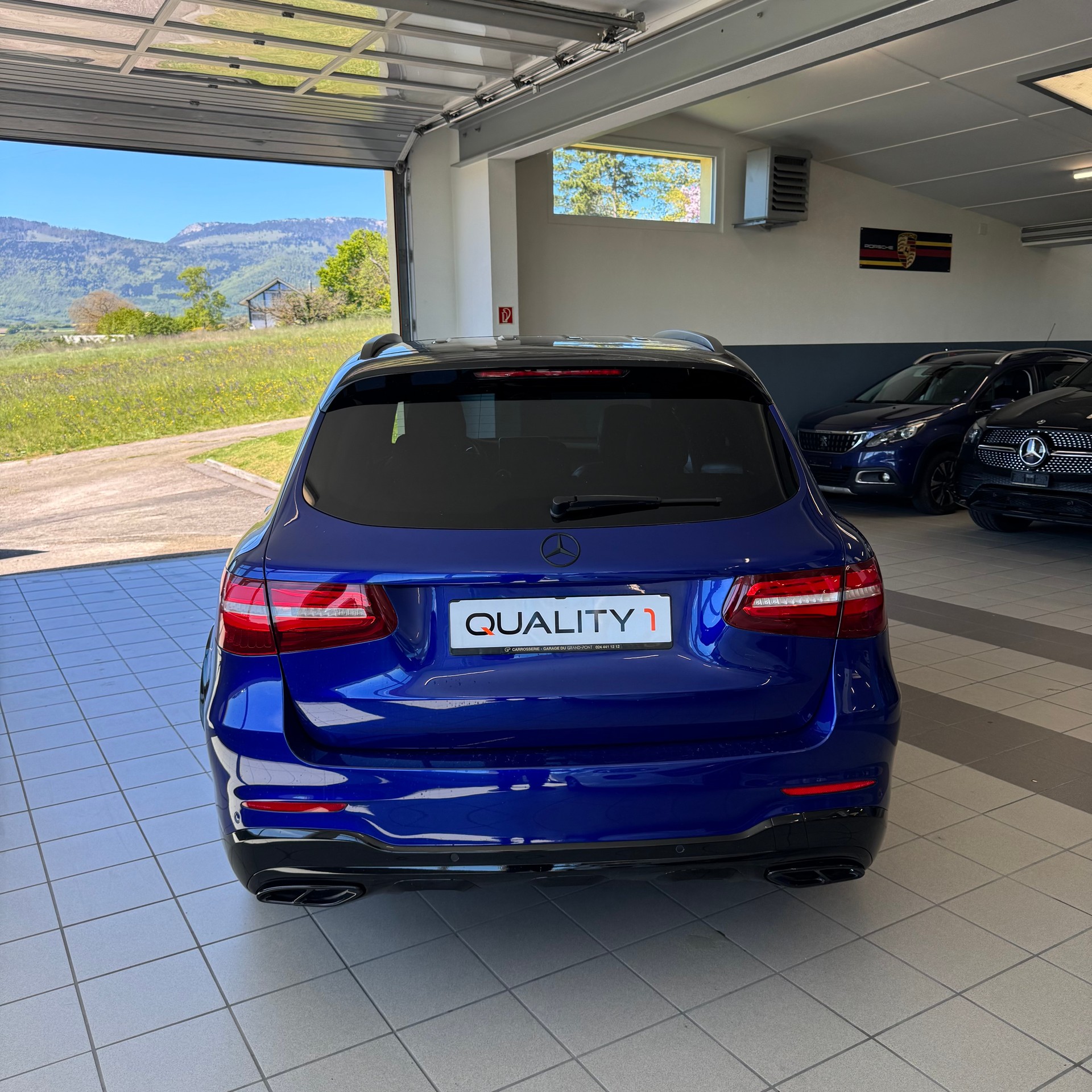 MERCEDES-BENZ GLC 250 d AMG Line 4Matic 9G-Tronic-showroom-element-3