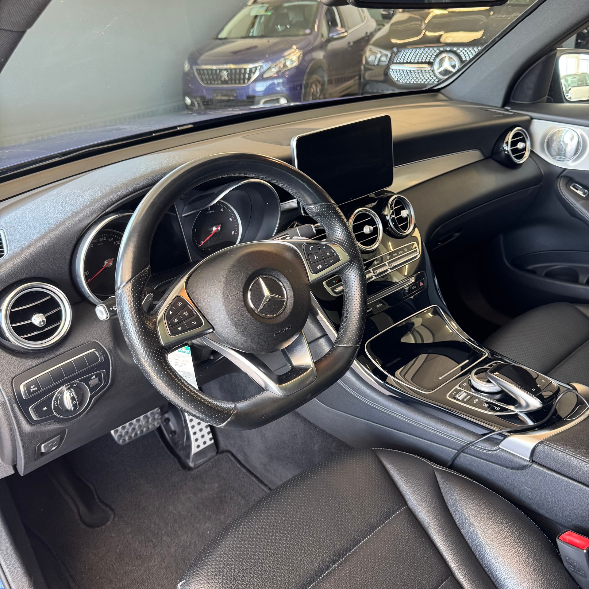 MERCEDES-BENZ GLC 250 d AMG Line 4Matic 9G-Tronic-image-12