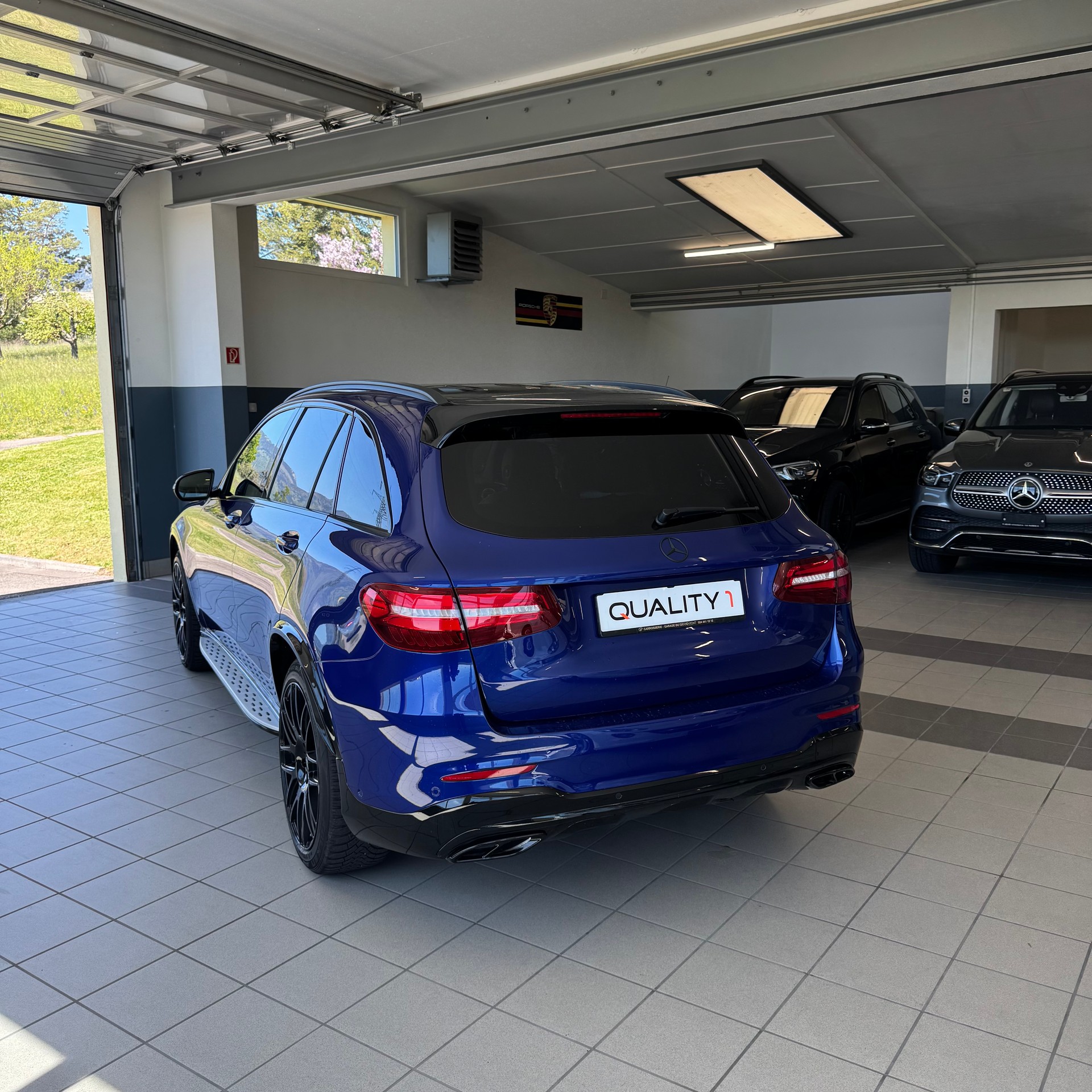 MERCEDES-BENZ GLC 250 d AMG Line 4Matic 9G-Tronic-showroom-element-2