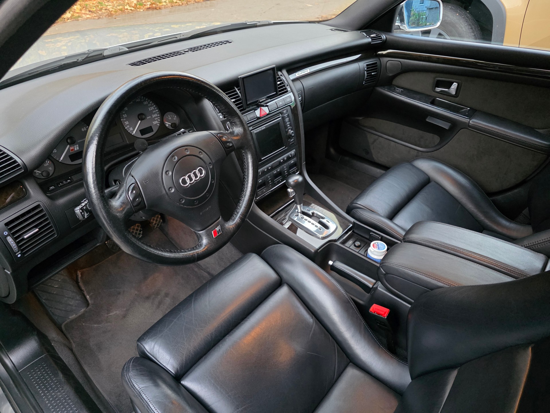 AUDI S8 4.2 quattro-image-8