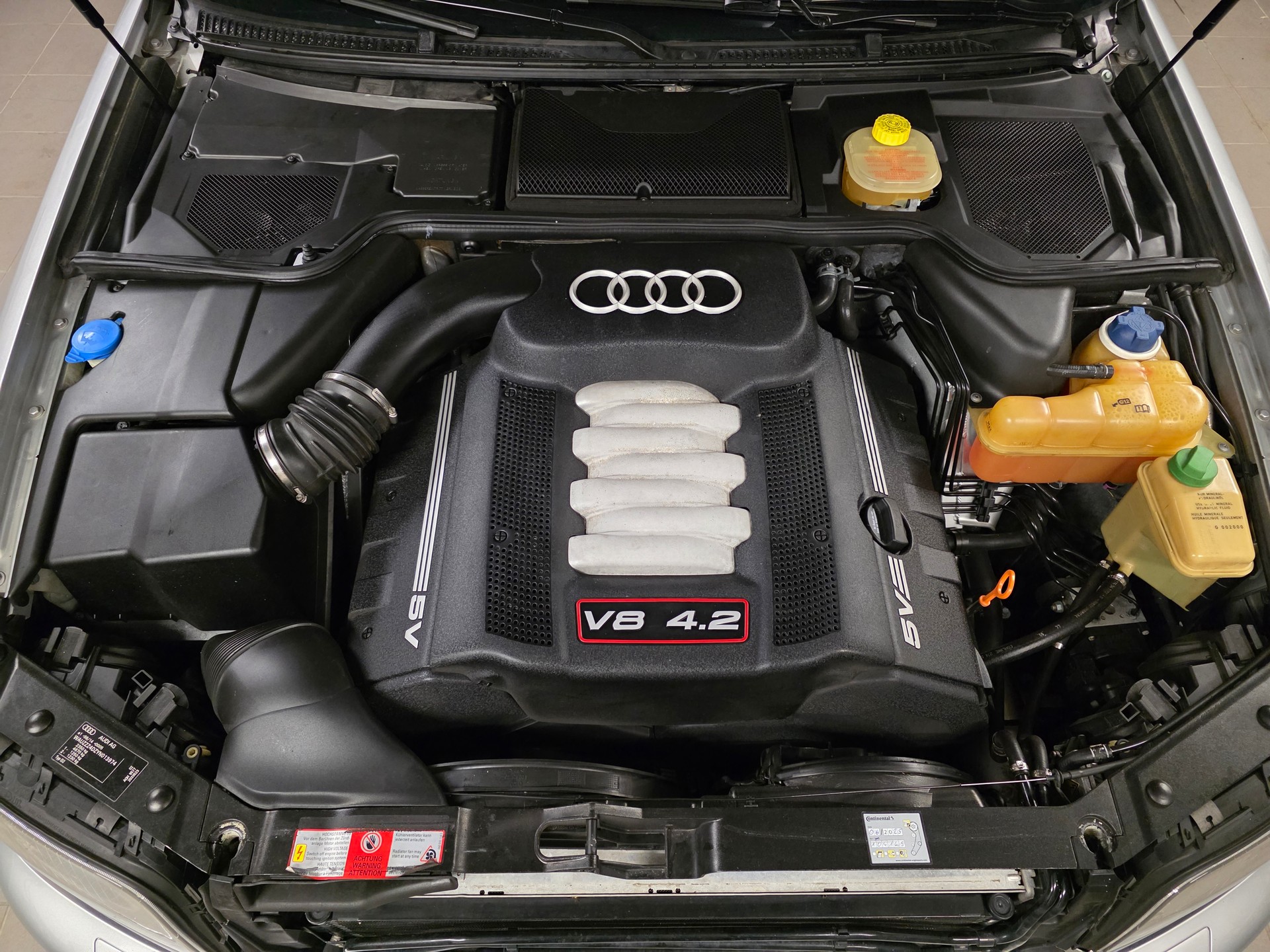 AUDI S8 4.2 quattro-image-7