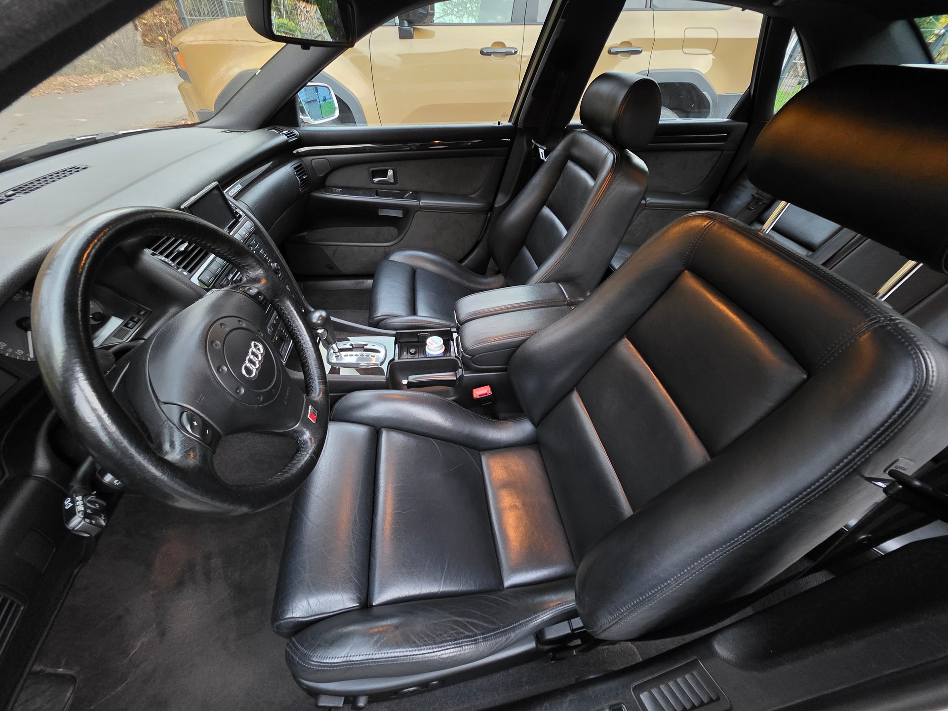 AUDI S8 4.2 quattro-image-10