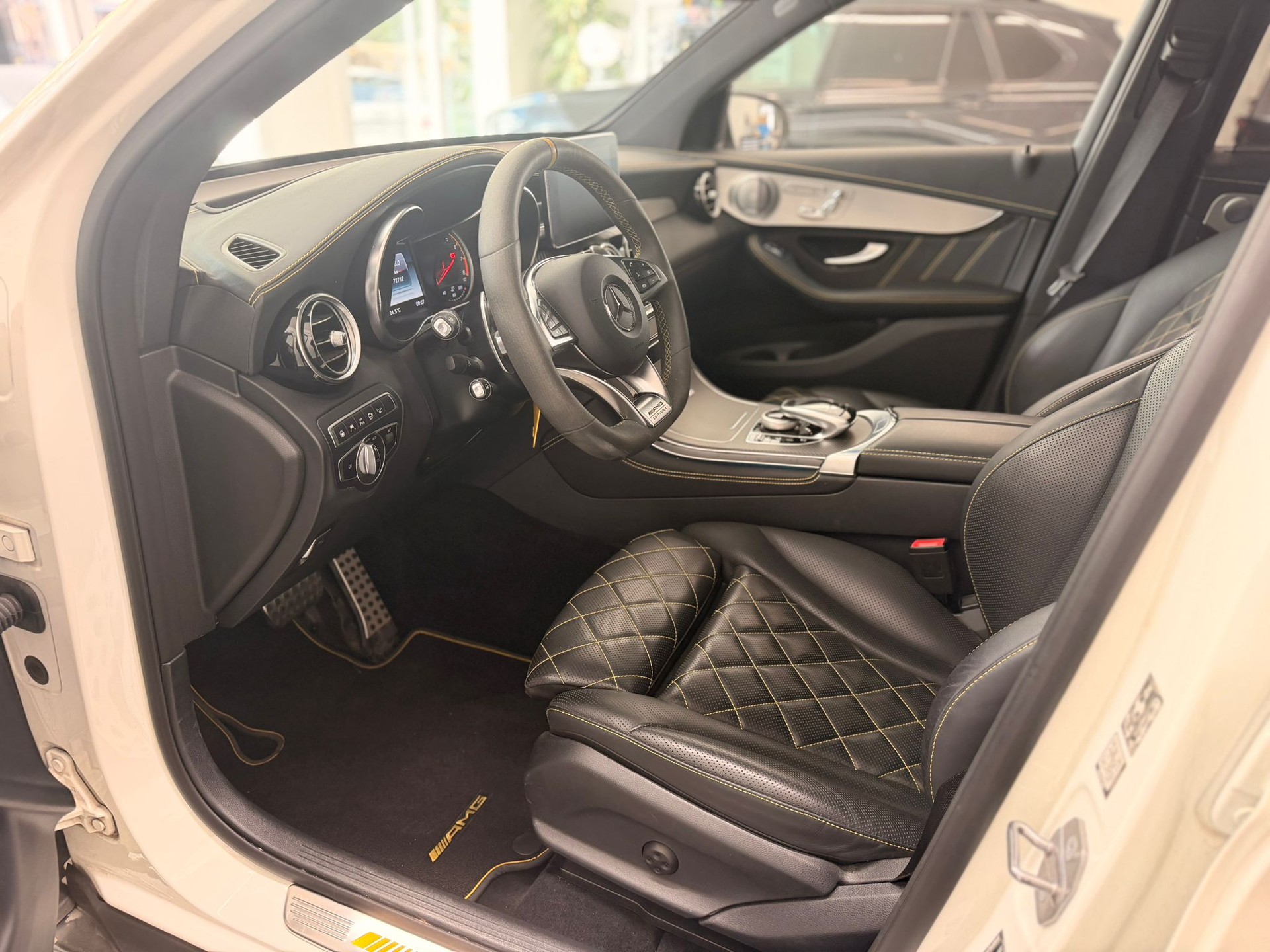 MERCEDES-BENZ GLC 63 S AMG Edition 1 4Matic+ 9G-Tronic-image-6