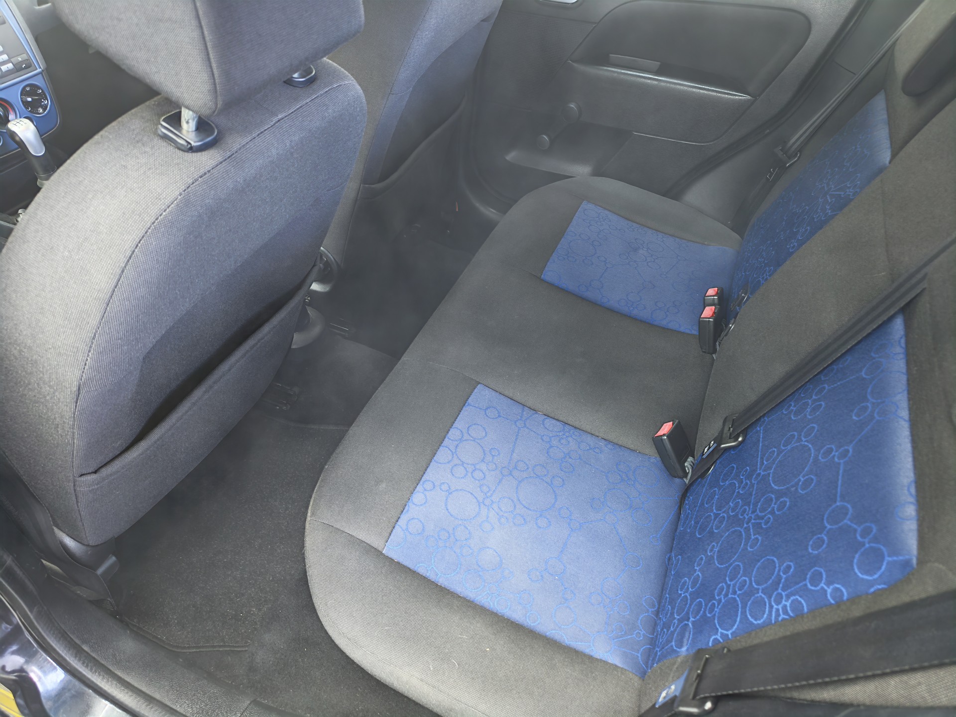 FORD Fiesta 1.4 16V Ambiente-image-11