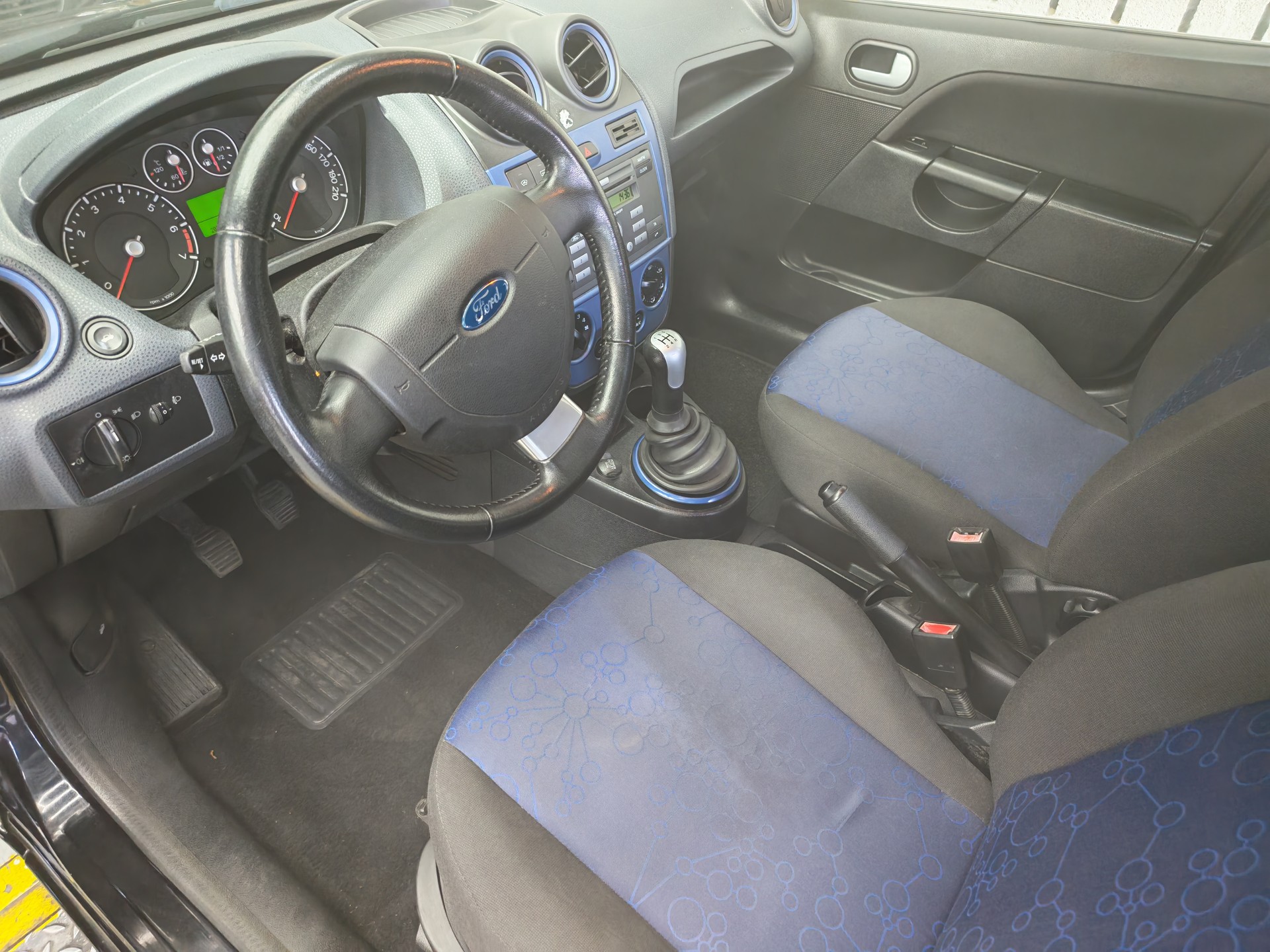 FORD Fiesta 1.4 16V Ambiente-image-9