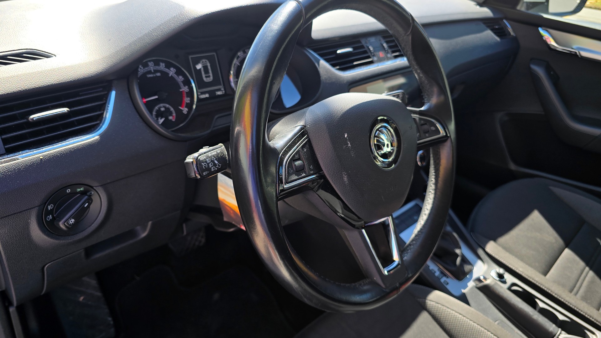 SKODA Octavia Combi 1.6 TDI Ambition DSG-image-10