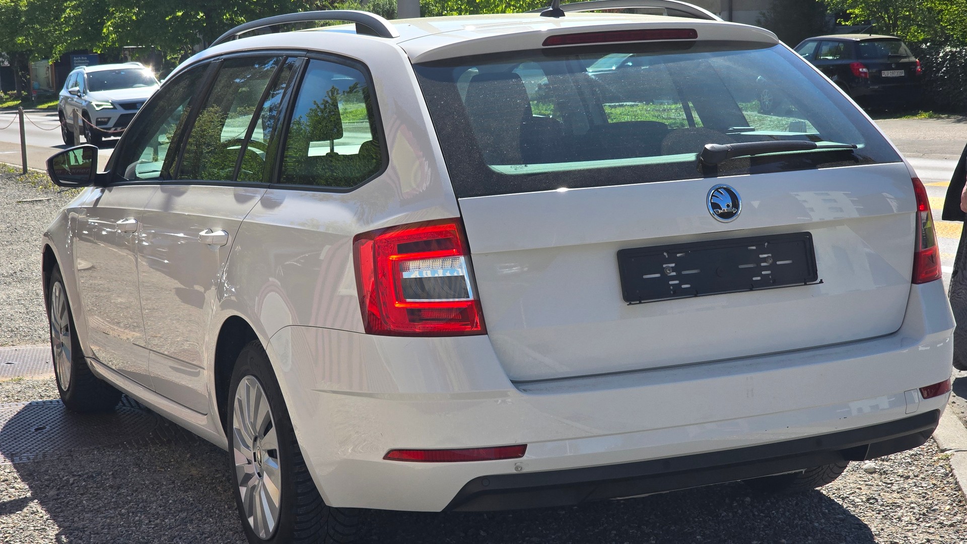 SKODA Octavia Combi 1.6 TDI Ambition DSG-showroom-element-3