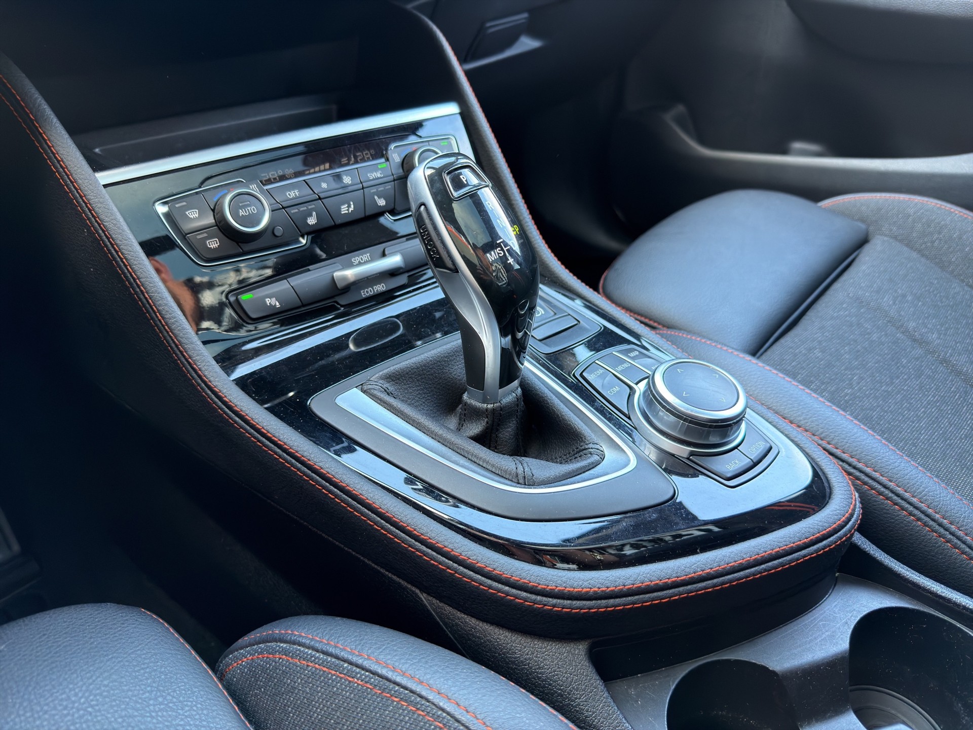 BMW 216d Gran Tourer DKG Luxury Line-image-15