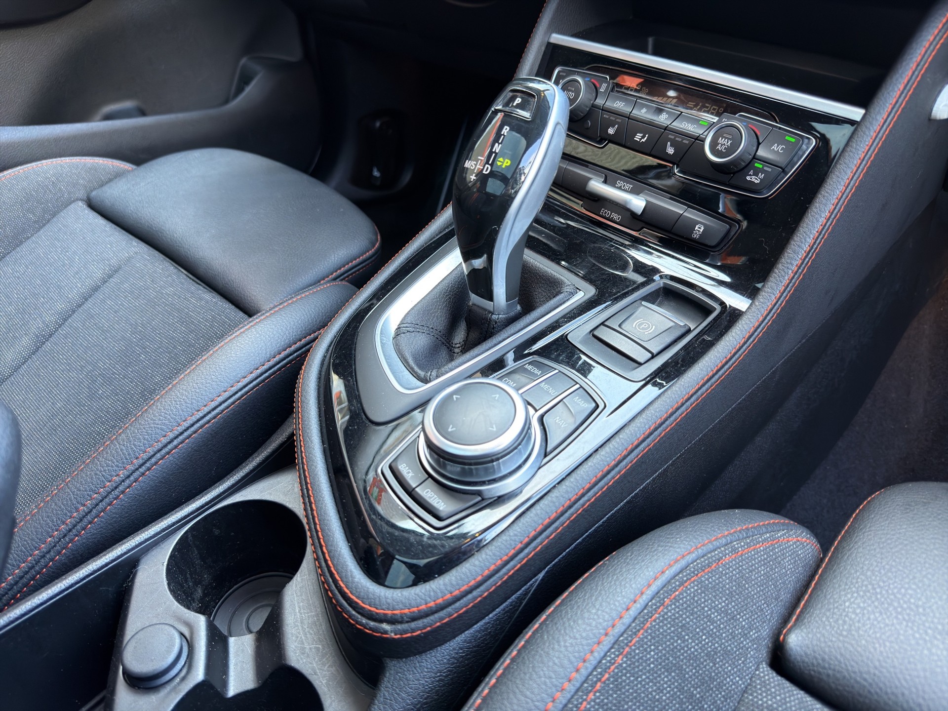 BMW 216d Gran Tourer DKG Luxury Line-image-17