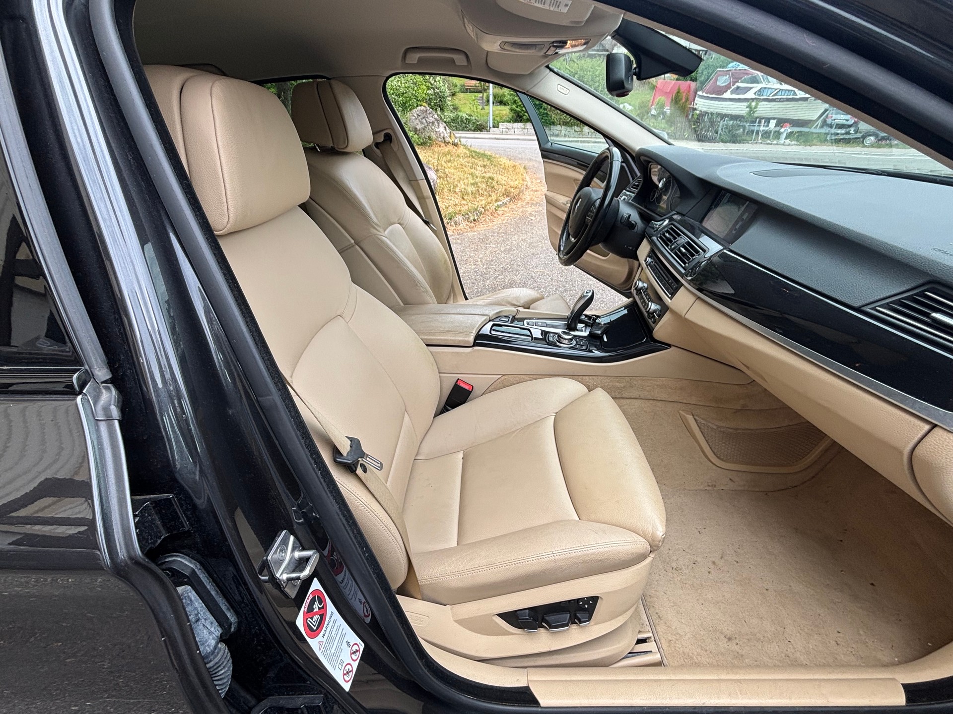BMW 528i Steptronic-image-10