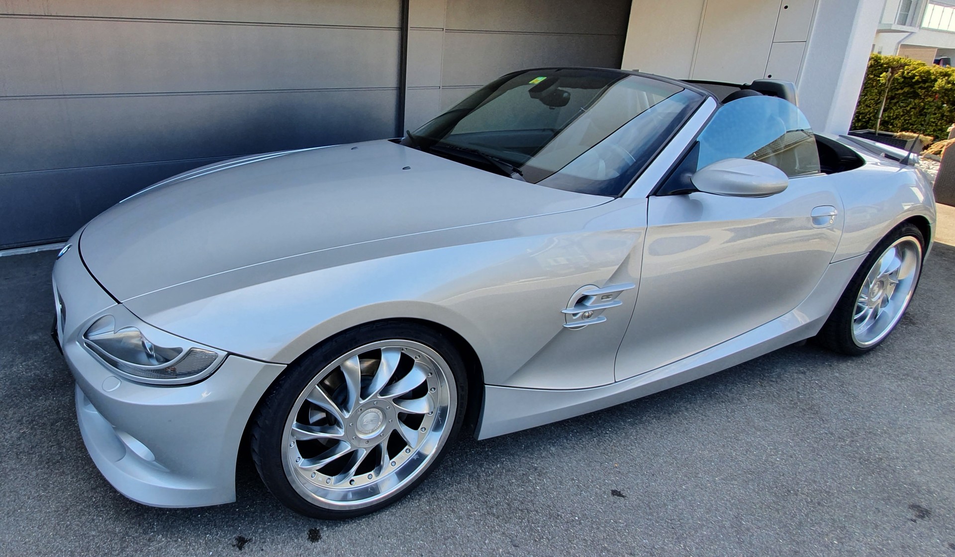 BMW 3.0i-image-4