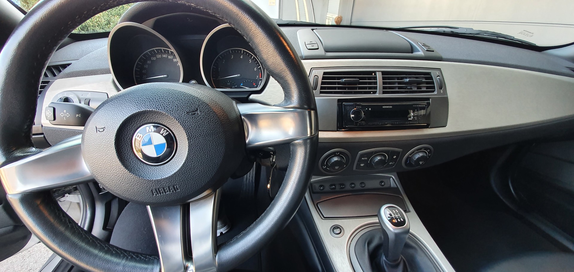 BMW 3.0i-image-7