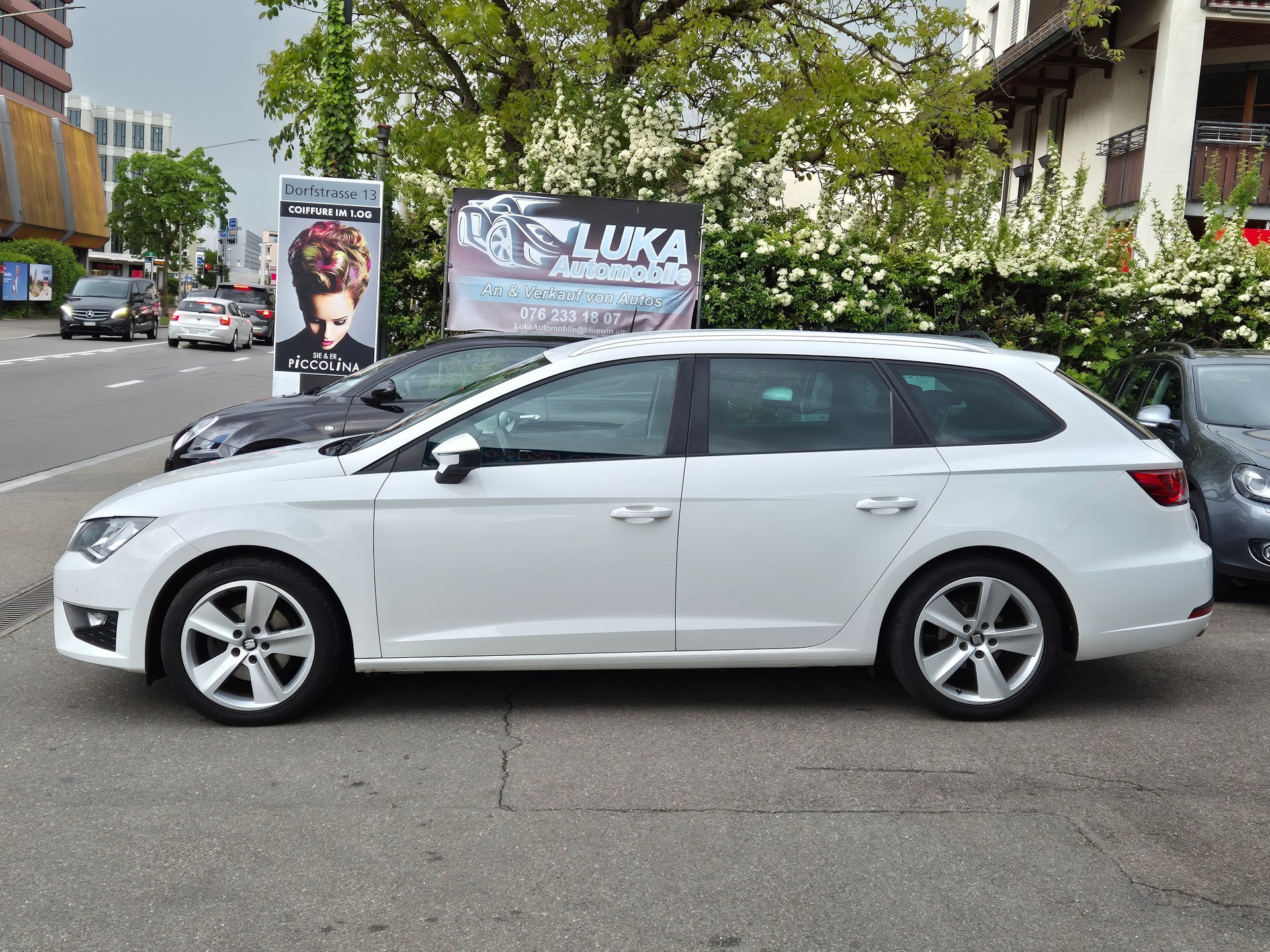 SEAT Leon ST 2.0 TDI FR Line-showroom-element-1