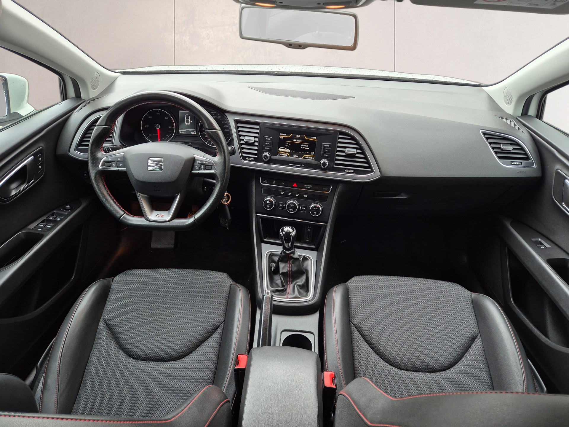 SEAT Leon ST 2.0 TDI FR Line-image-9