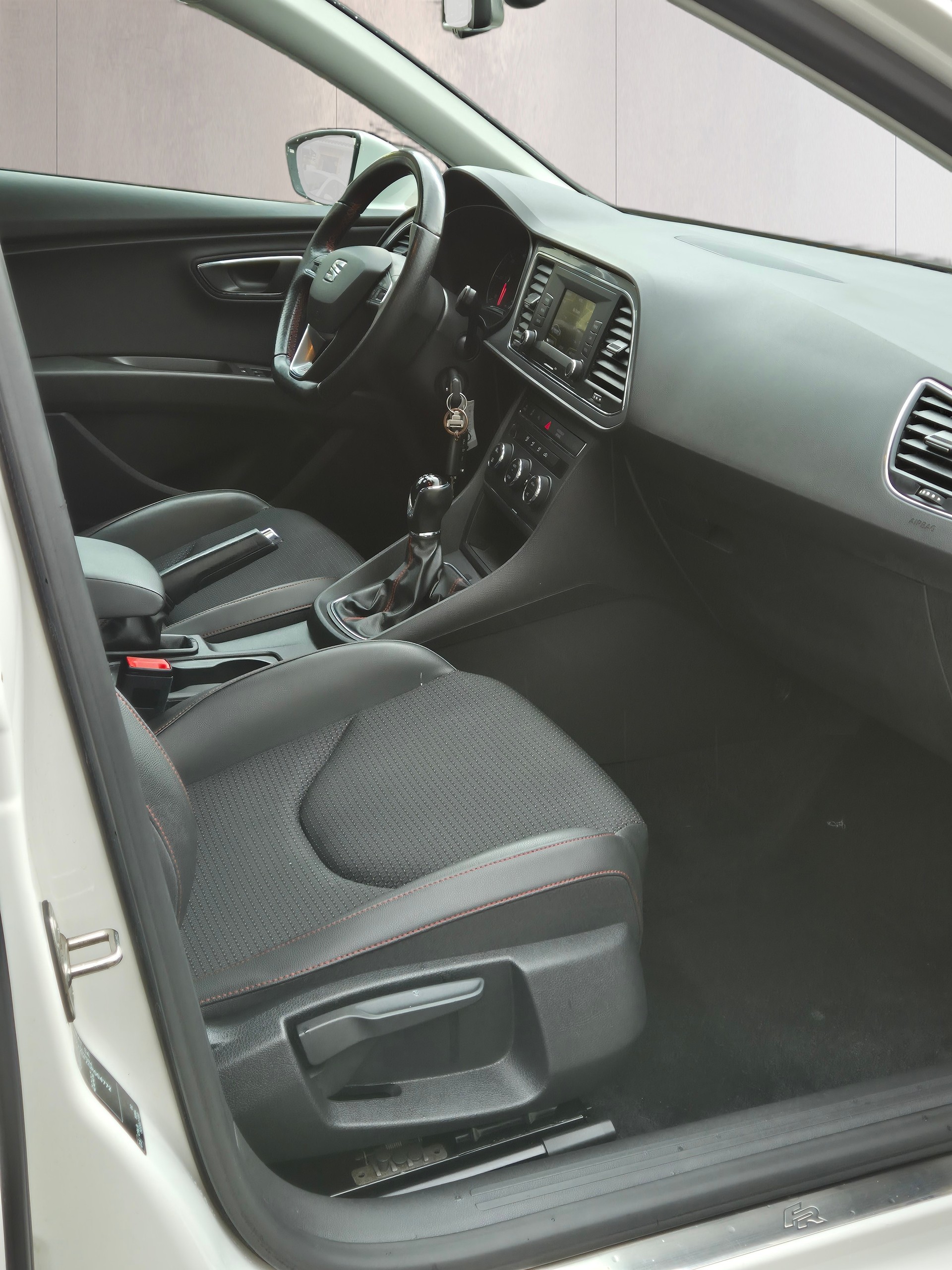 SEAT Leon ST 2.0 TDI FR Line-image-7