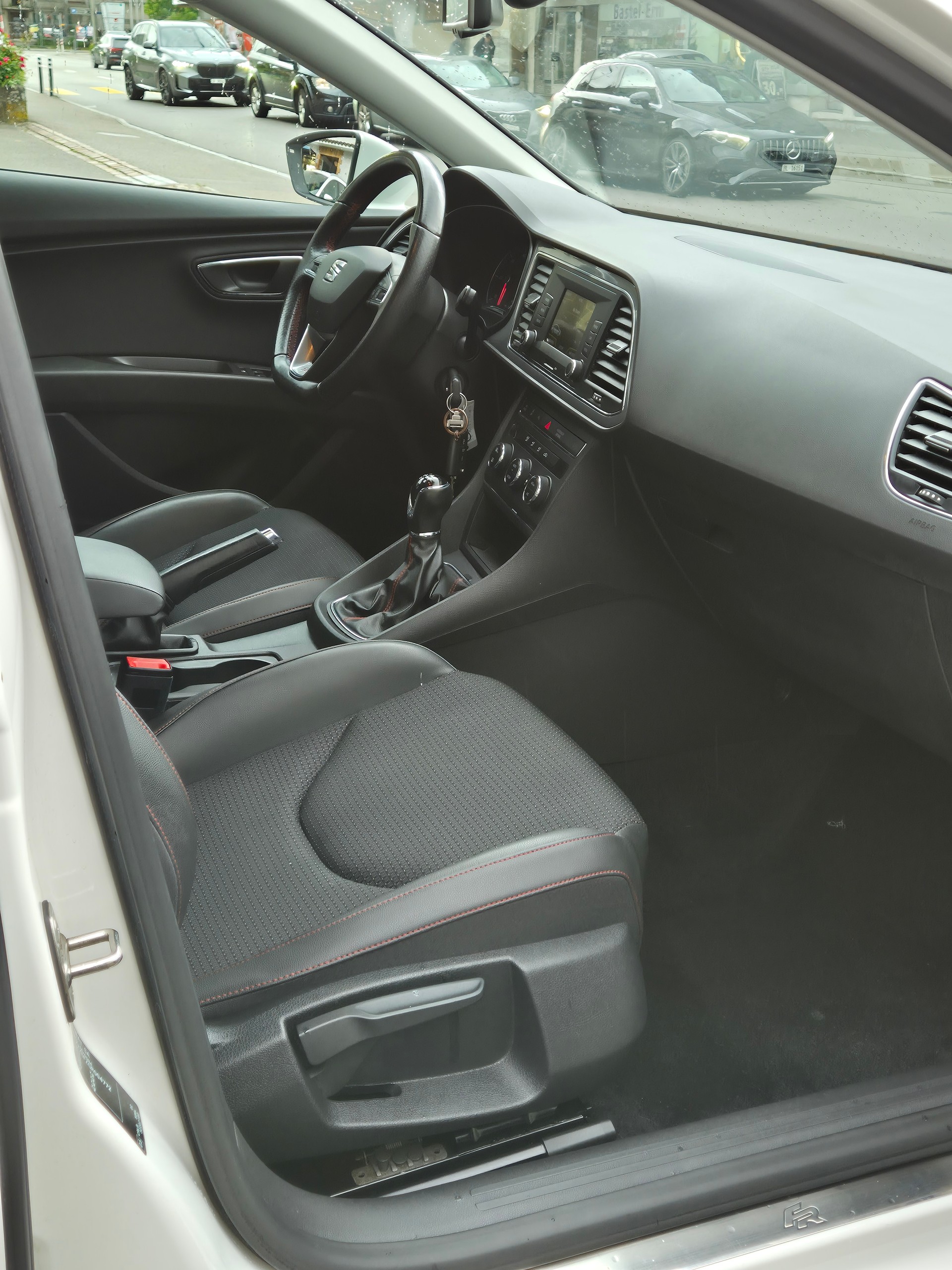 SEAT Leon ST 2.0 TDI FR Line-image-7