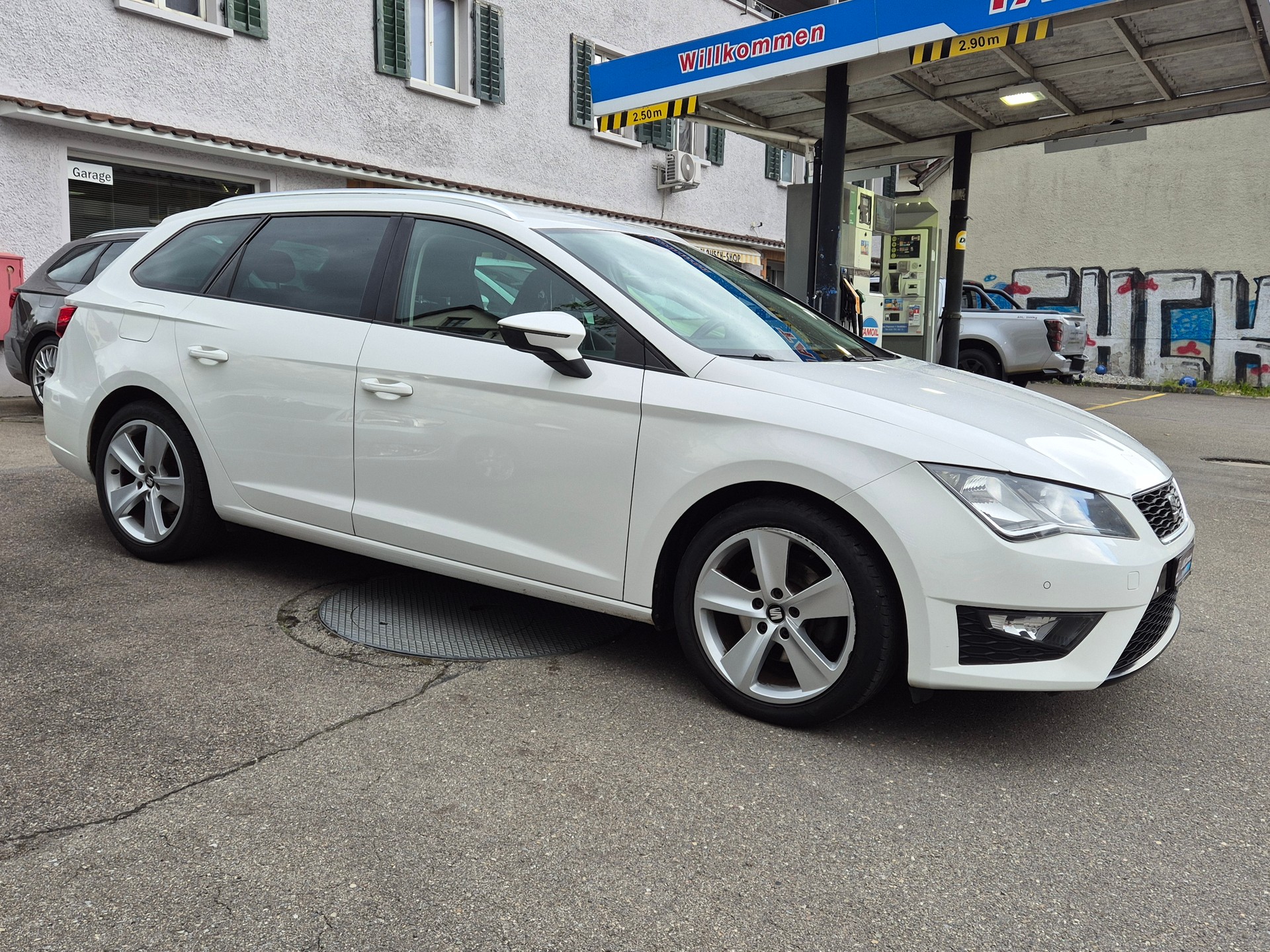 SEAT Leon ST 2.0 TDI FR Line-image-4