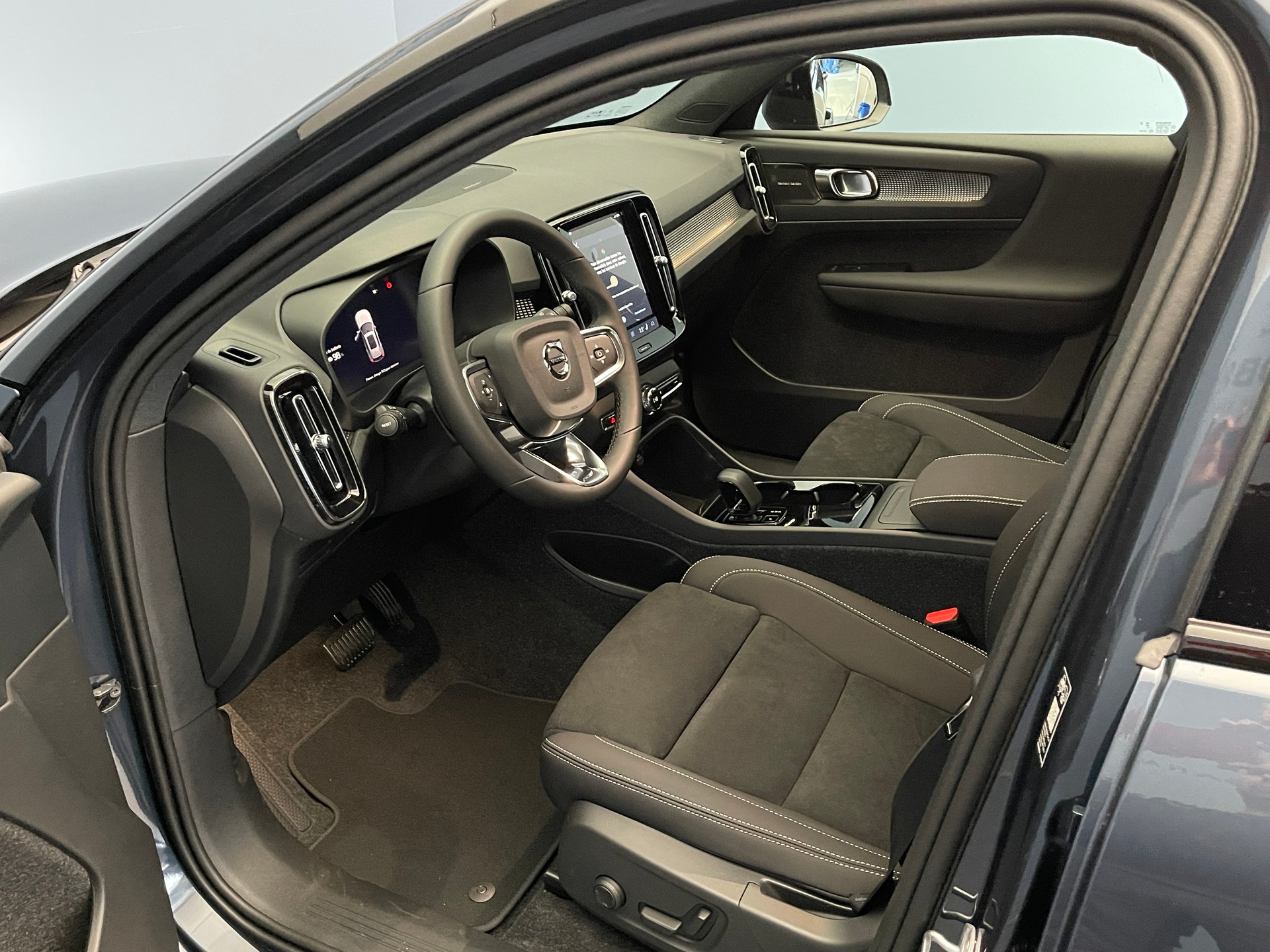 VOLVO EX40 Twin Black Edition AWD-image-11