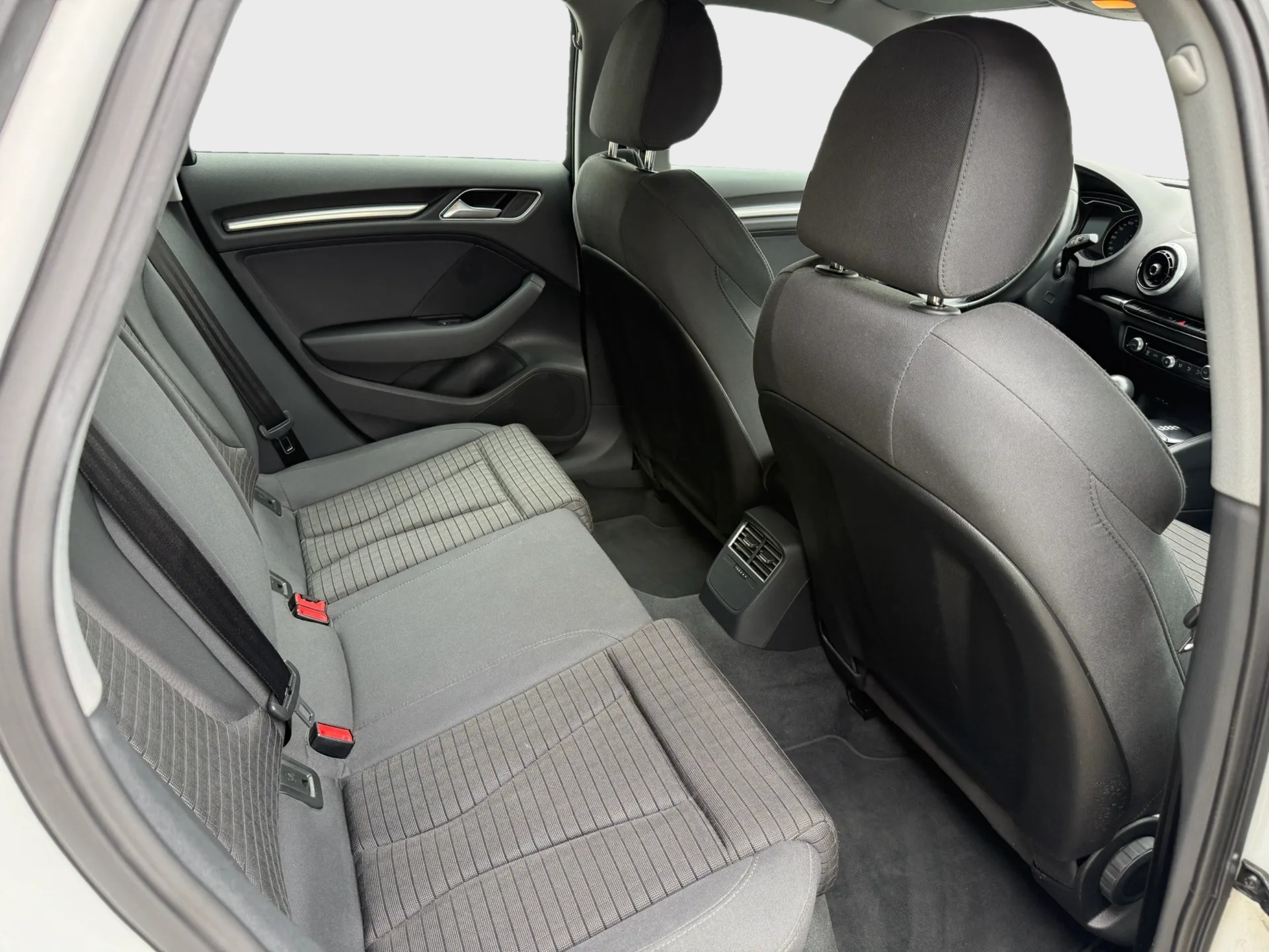 AUDI A3 Sportback 1.4 e-tron Sport S-tronic-image-13