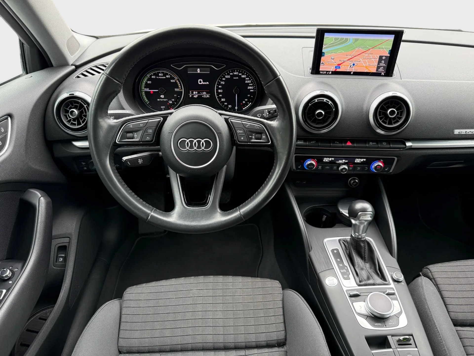 AUDI A3 Sportback 1.4 e-tron Sport S-tronic-image-9