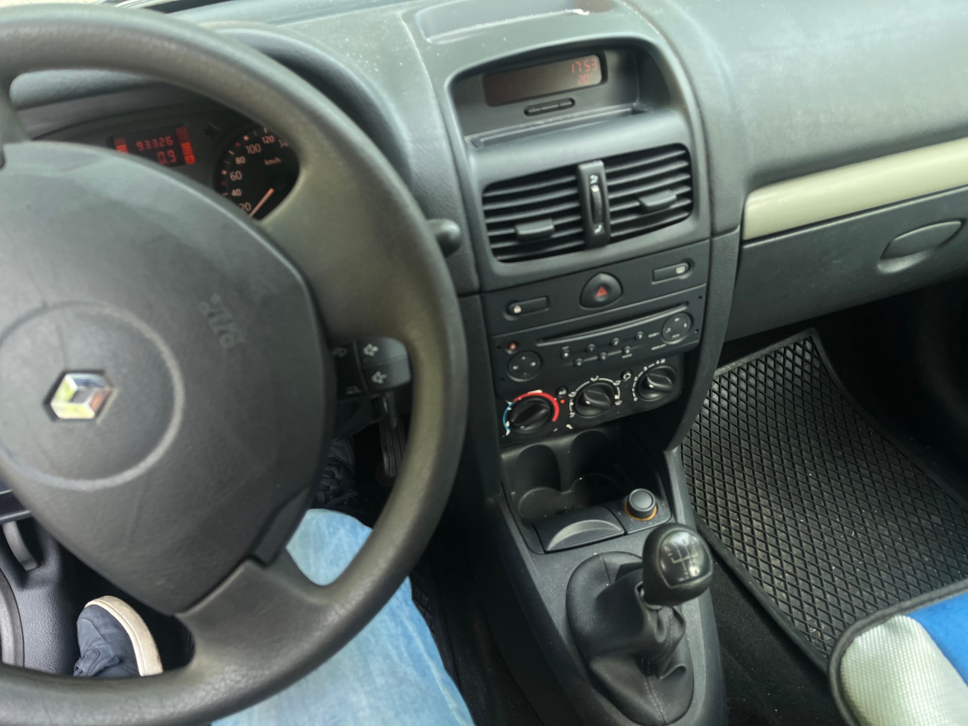 RENAULT Clio 1.2 16V Authentique Pack-image-10