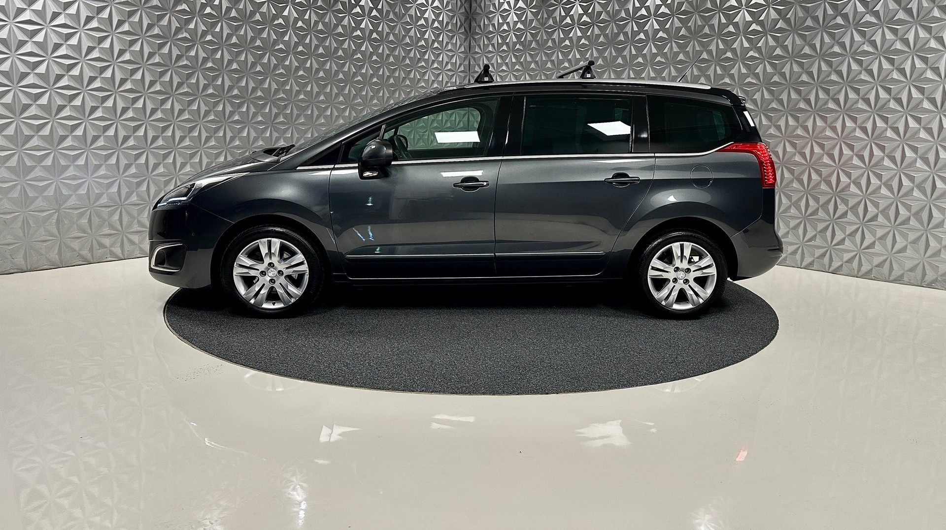 PEUGEOT 5008 1.6 16V T **7-PLÄTZER** Allure Tiptronic-image-7