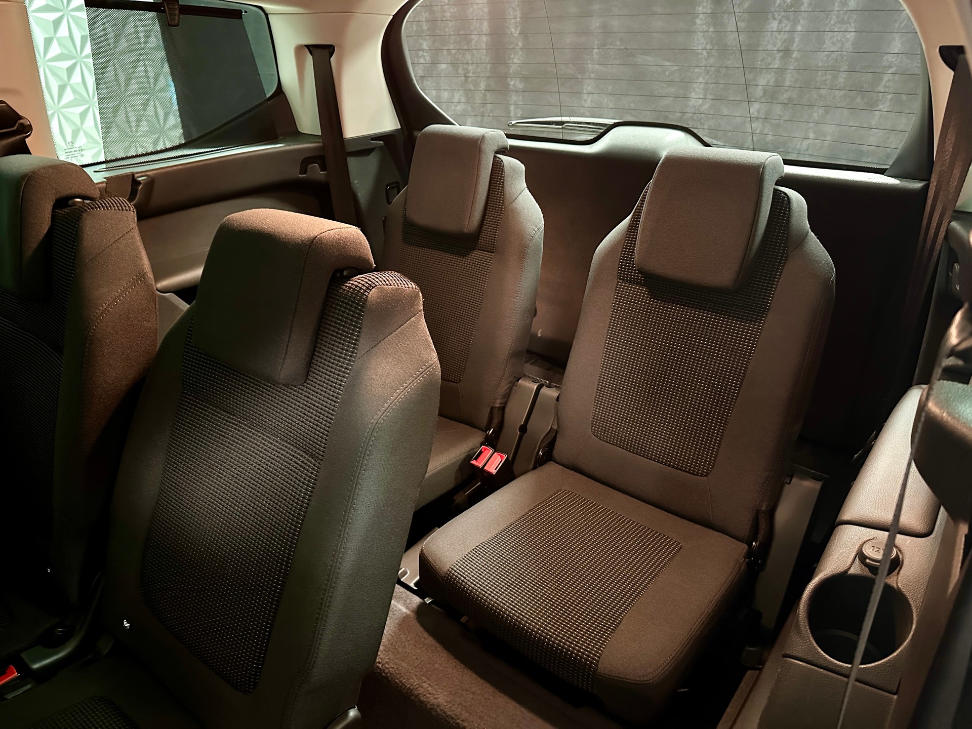 PEUGEOT 5008 1.6 16V T **7-PLÄTZER** Allure Tiptronic-image-13