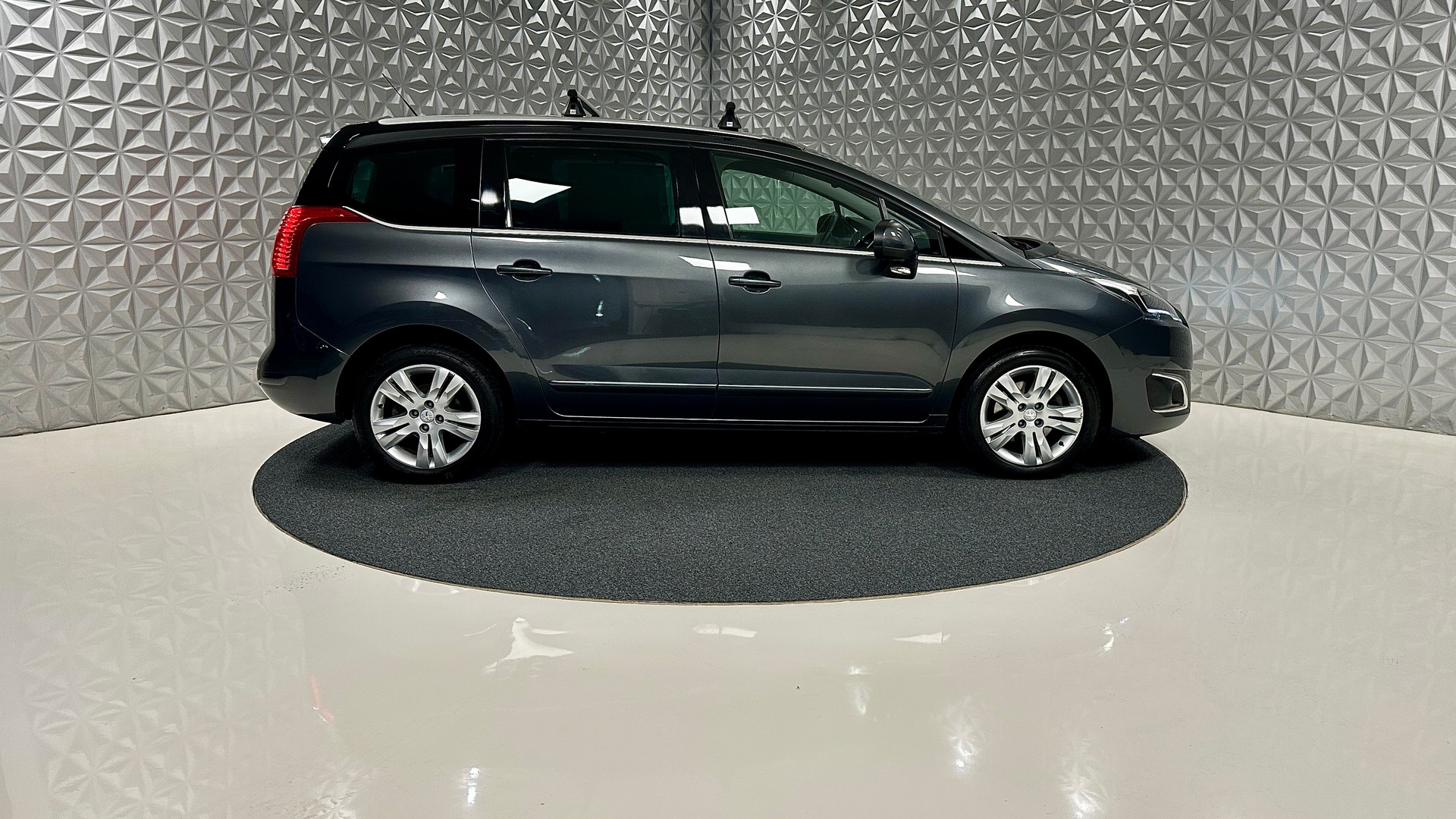 PEUGEOT 5008 1.6 16V T **7-PLÄTZER** Allure Tiptronic-showroom-element-3