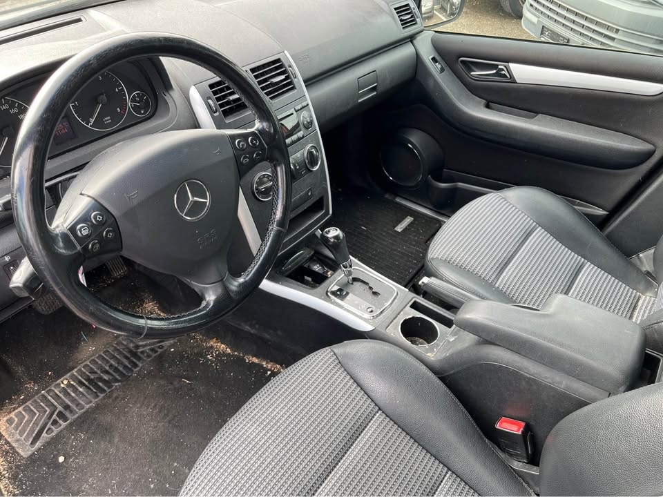 MERCEDES-BENZ A 160 CDI Avantgarde-image-9